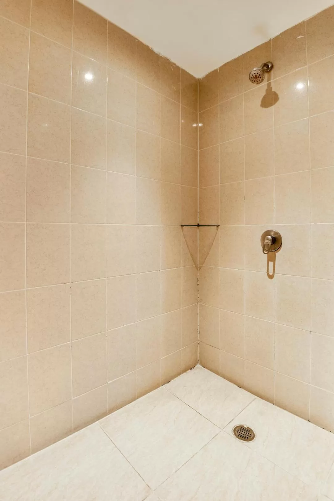 Shower in First Inn Hotel & Business