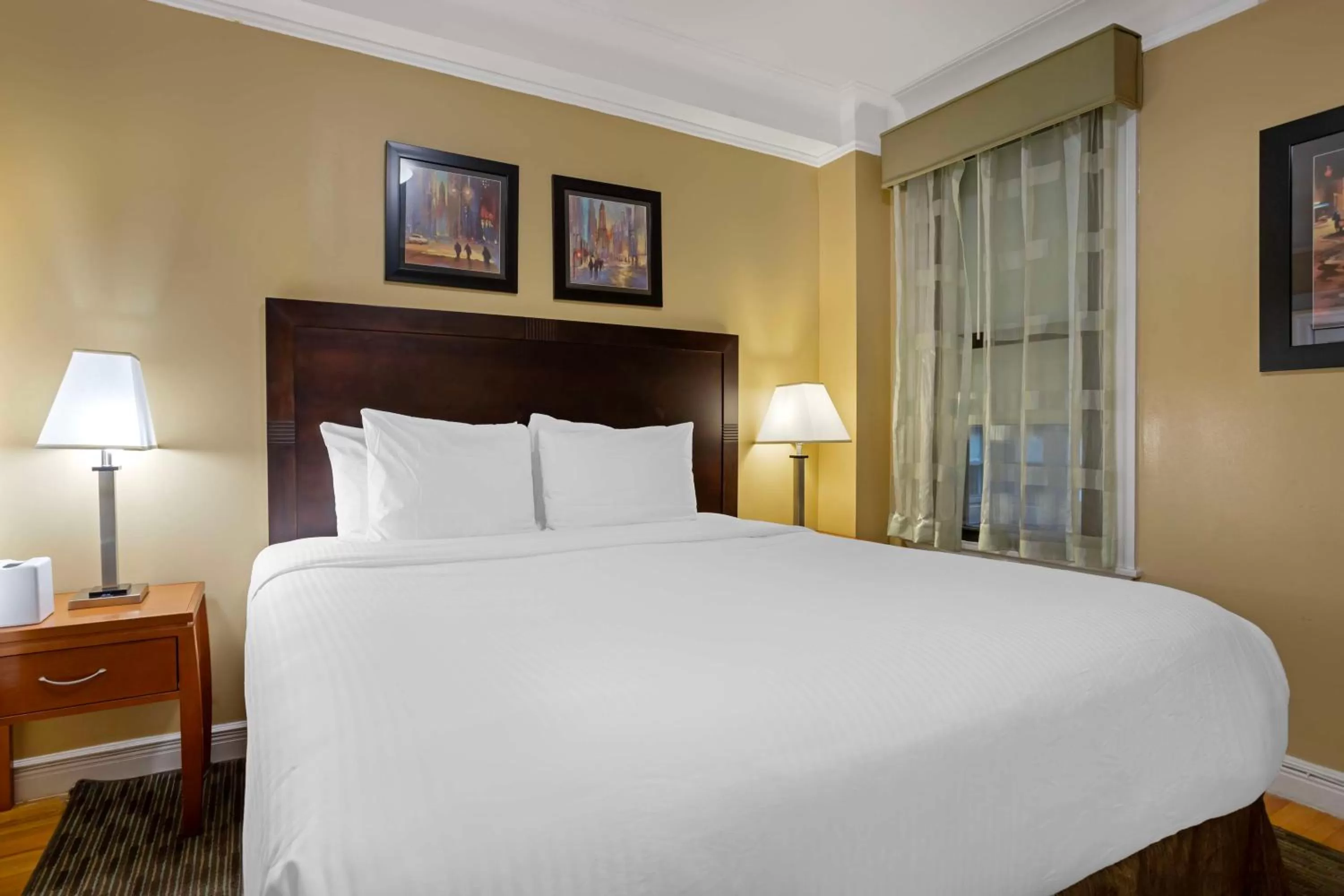 Bedroom, Bed in Best Western Plus Hospitality House Suites