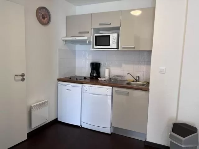 Kitchen/Kitchenette in Les bords de l'Aveyron