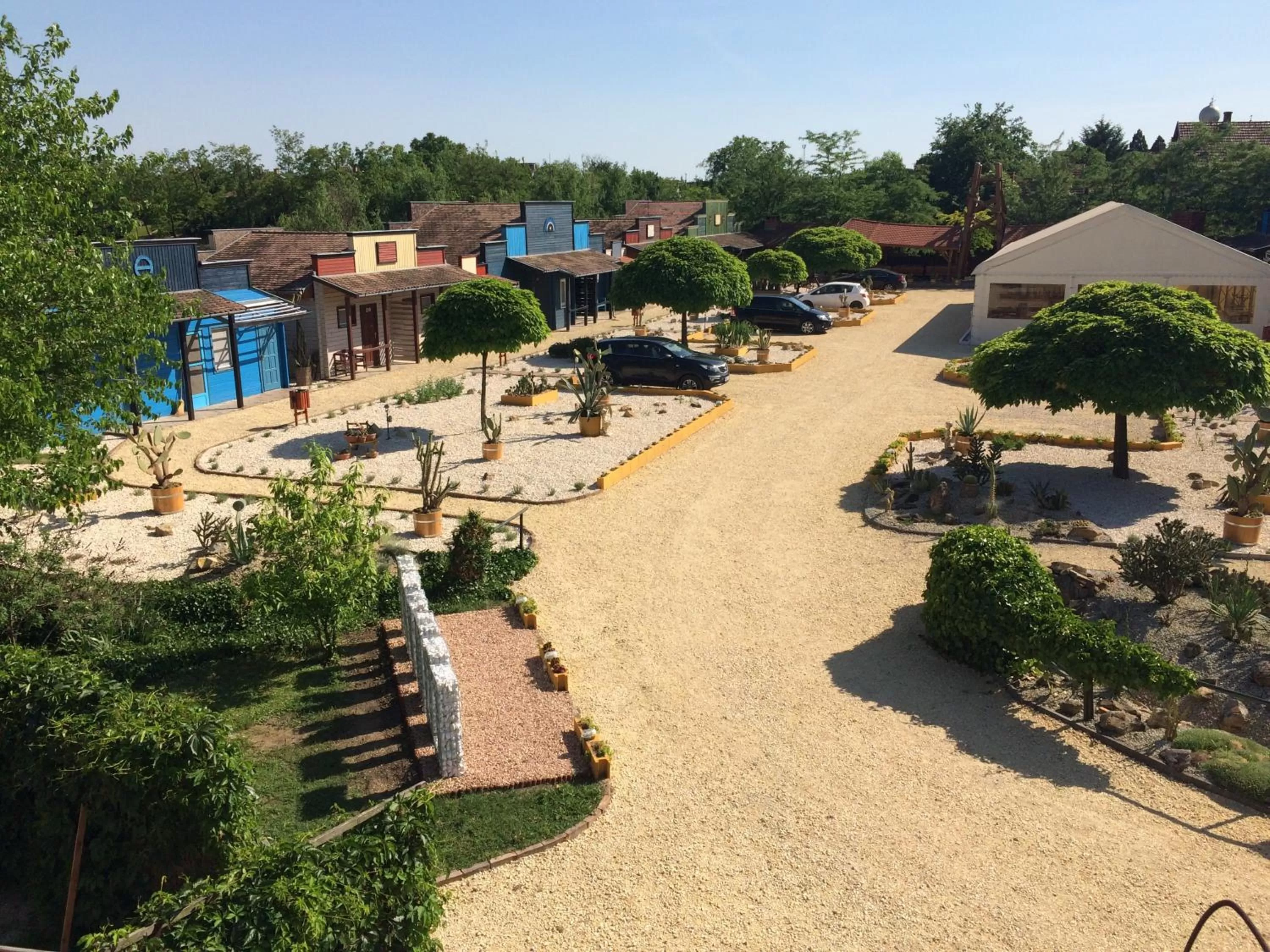 Property building, Bird's-eye View in Convoy Panzió