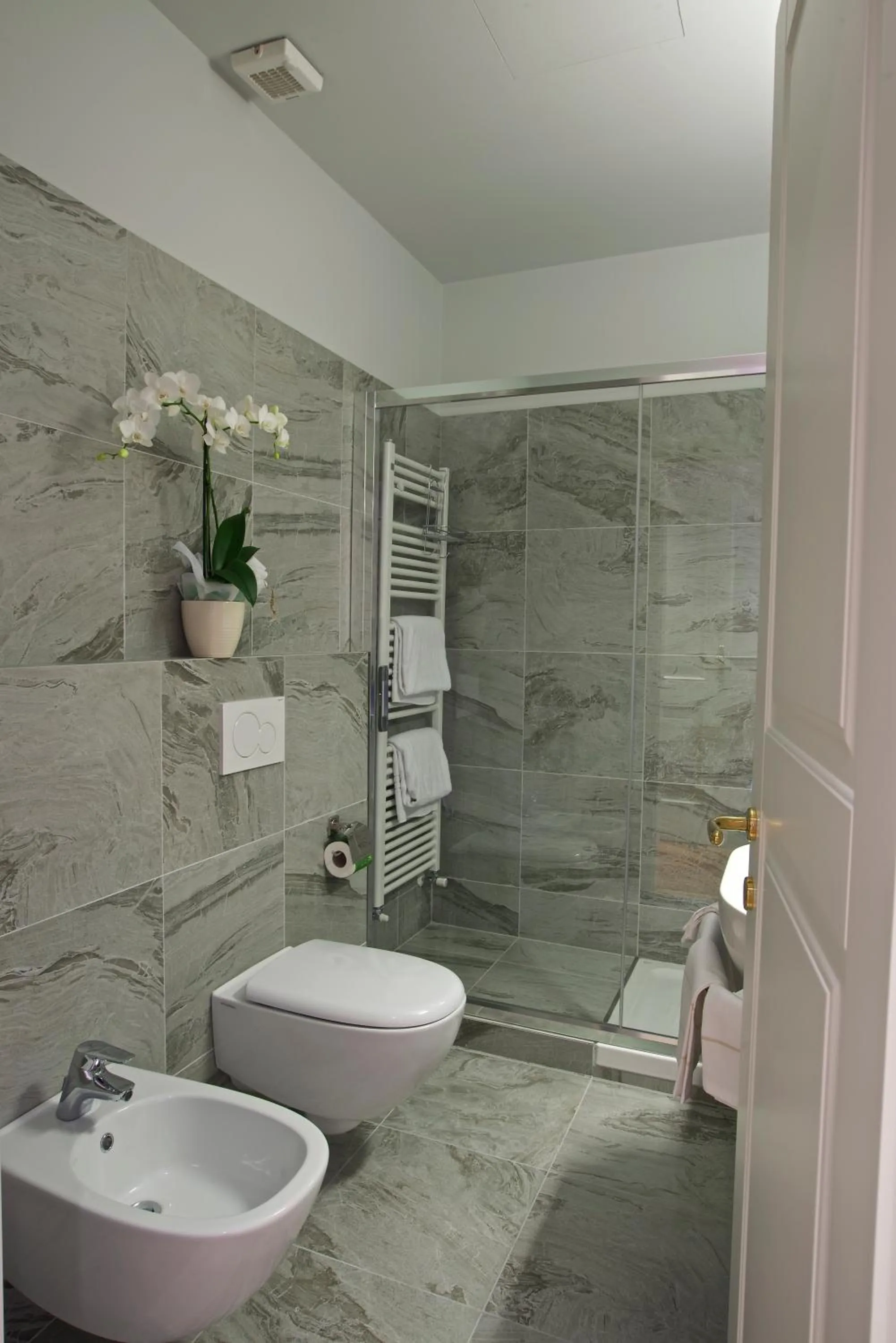 Shower in Hotel Excelsior Splendide