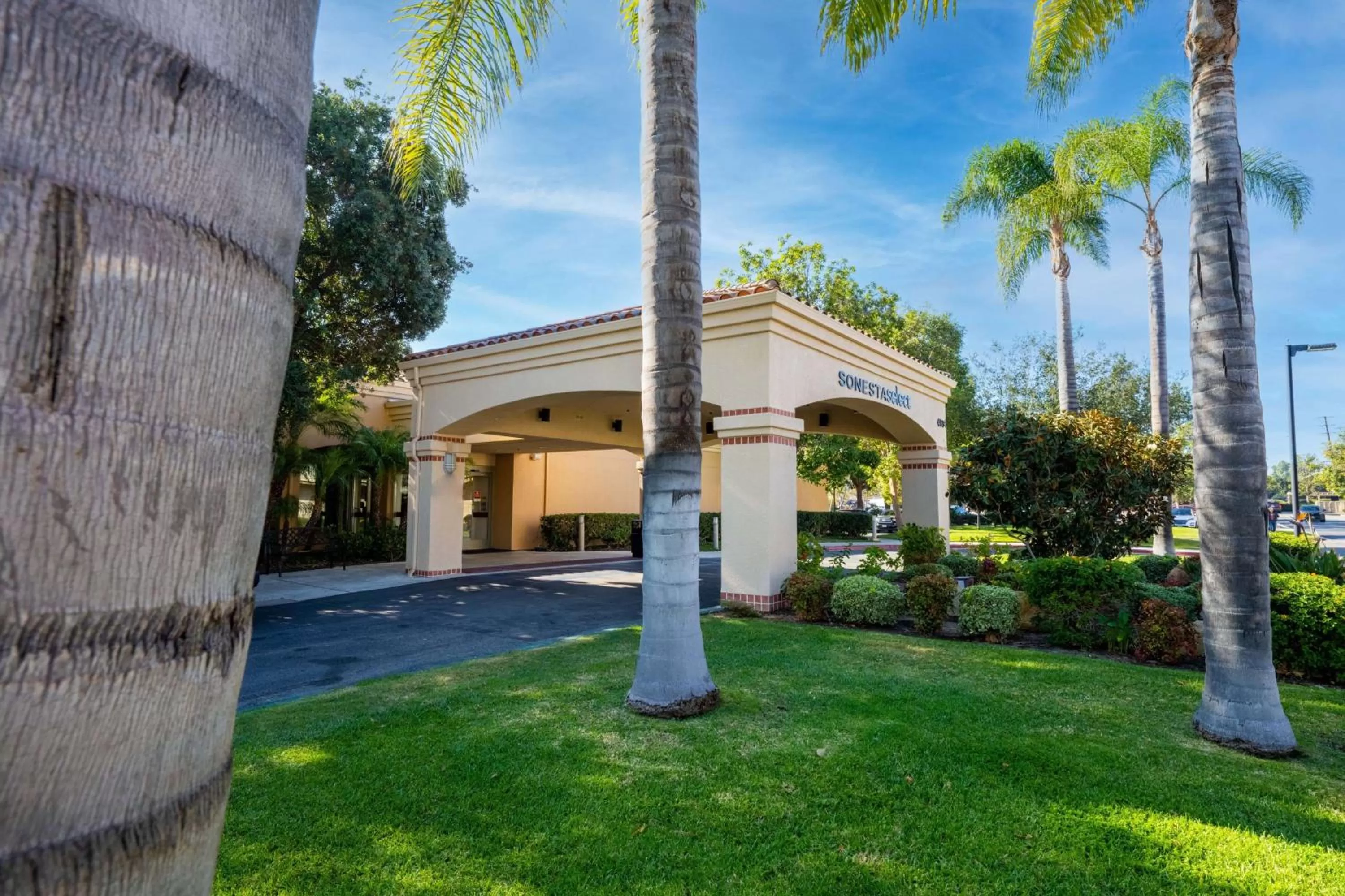 Property building in Sonesta Select Camarillo