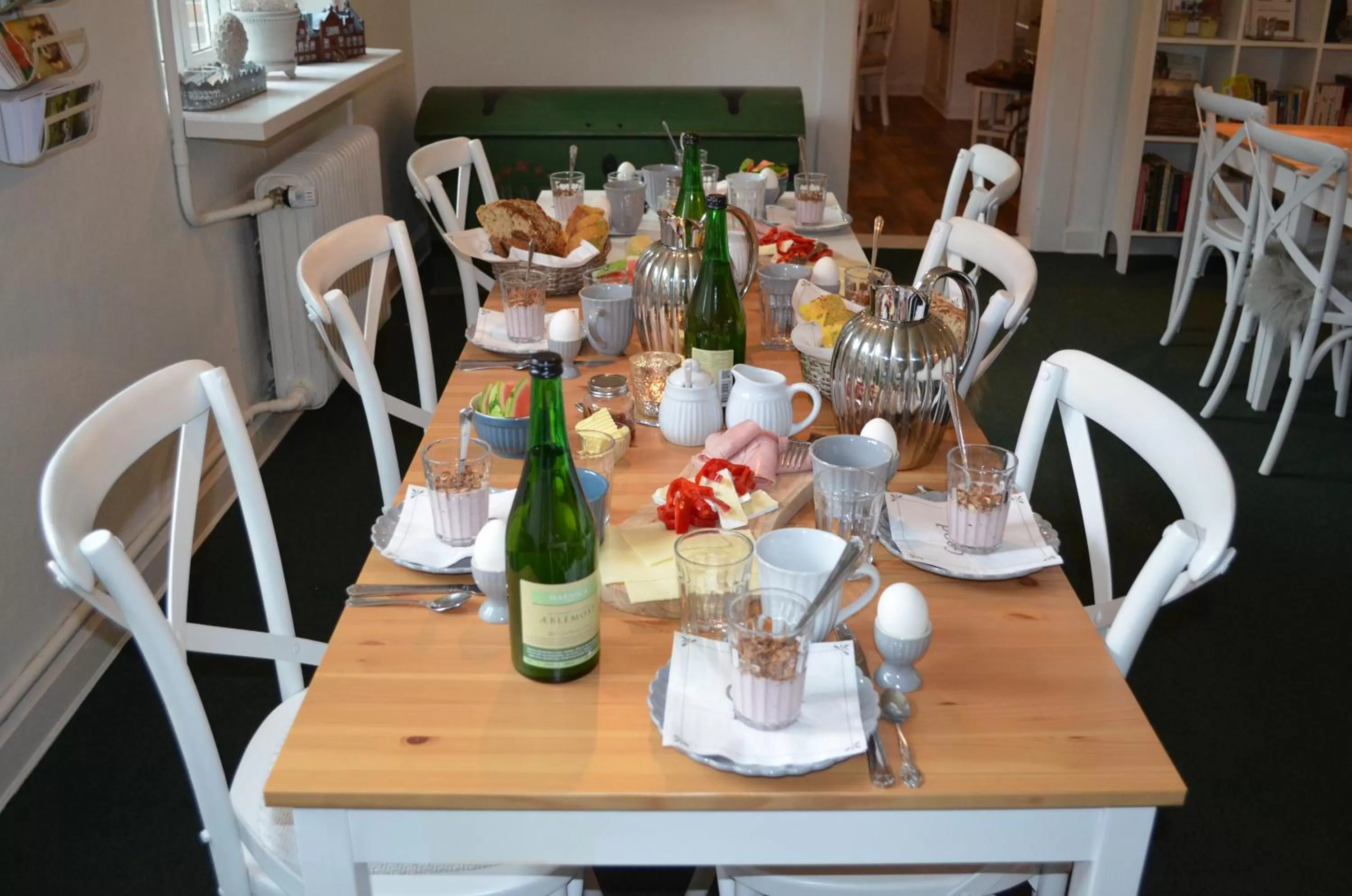 Continental breakfast in Ny Kirstineberg Gods Bed & Breakfast