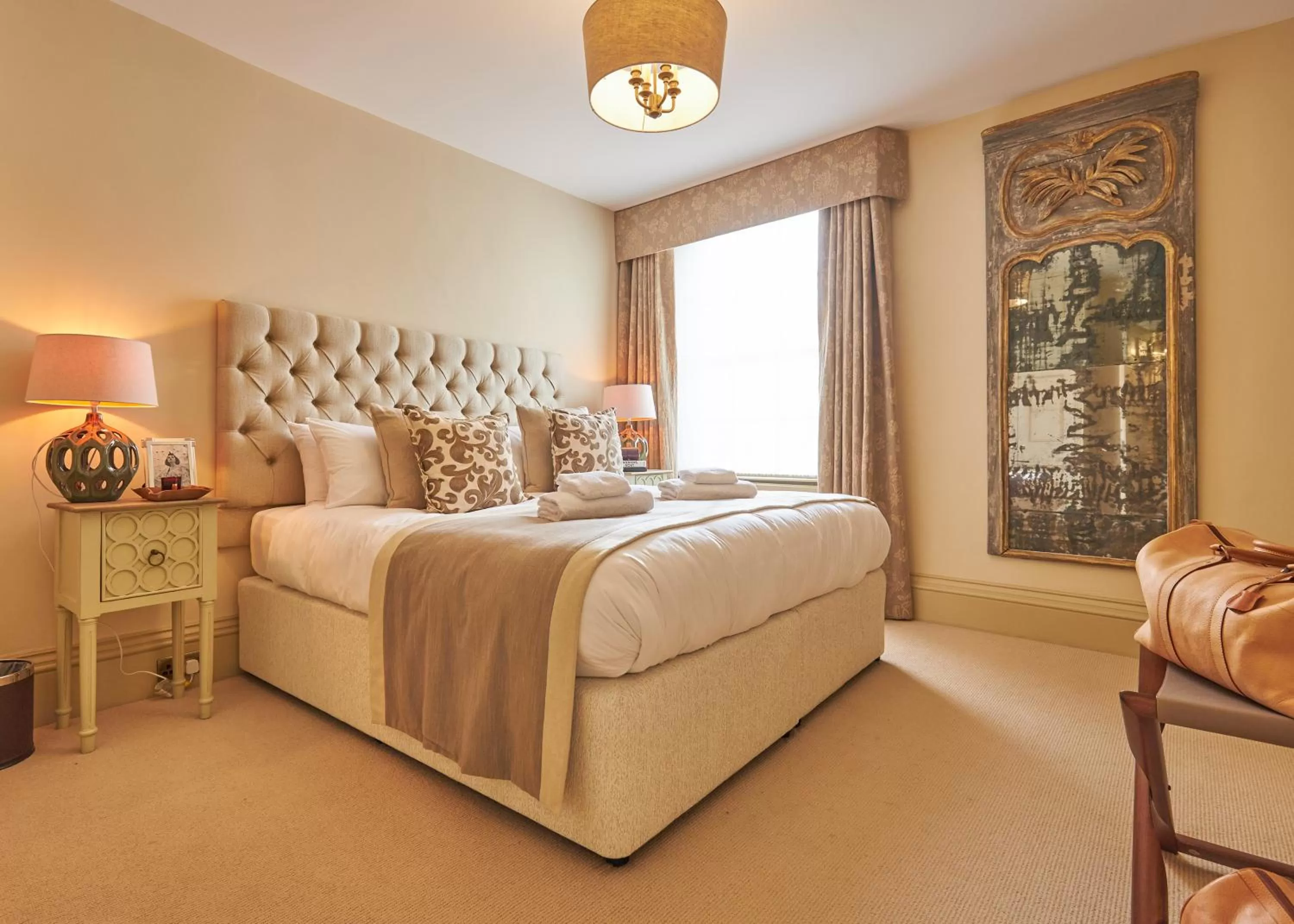 Bedroom, Bed in The Angel Inn, Petworth