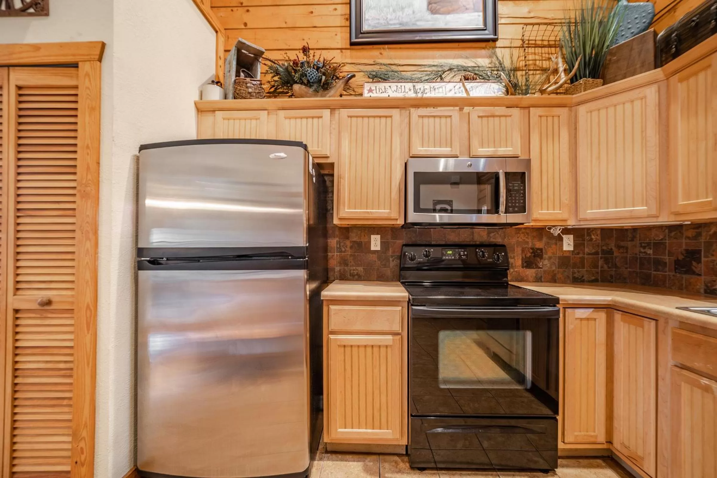 Kitchen or kitchenette in Cabins at Grand Mountain