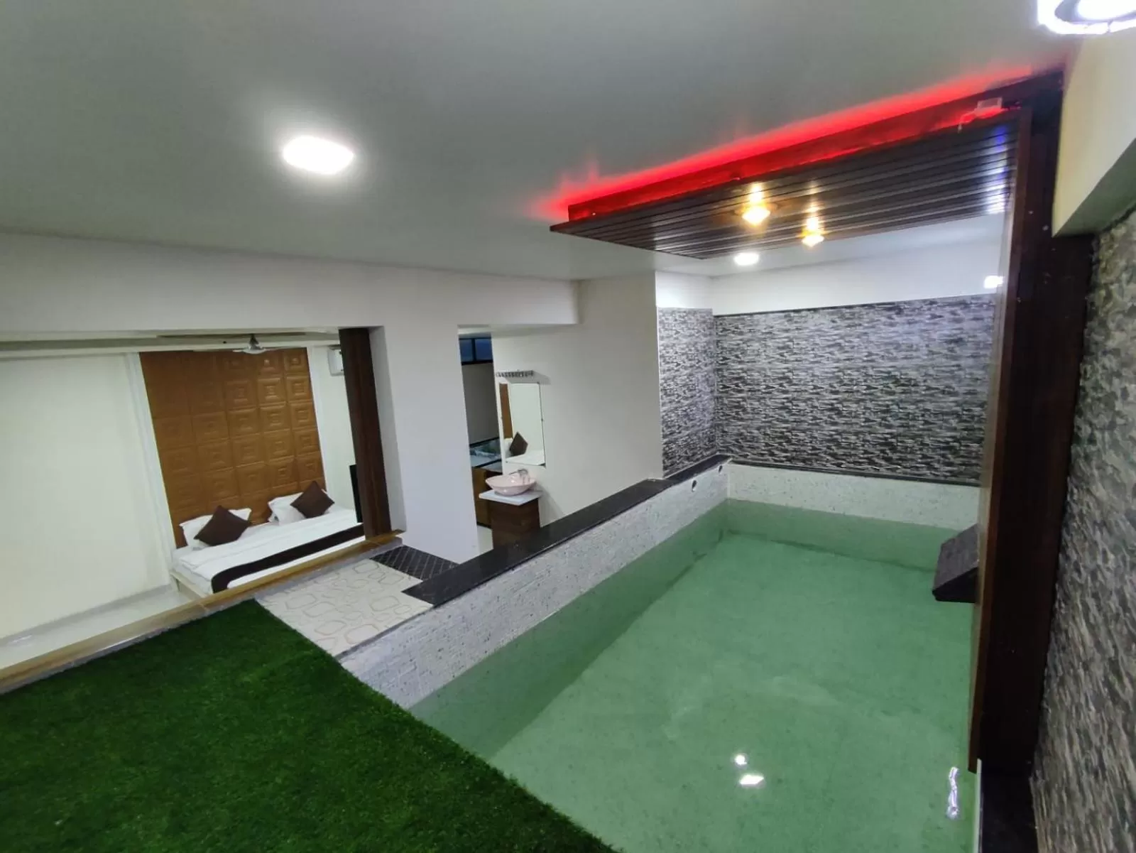 Bed in Hotel Jurkis, Kolhapur