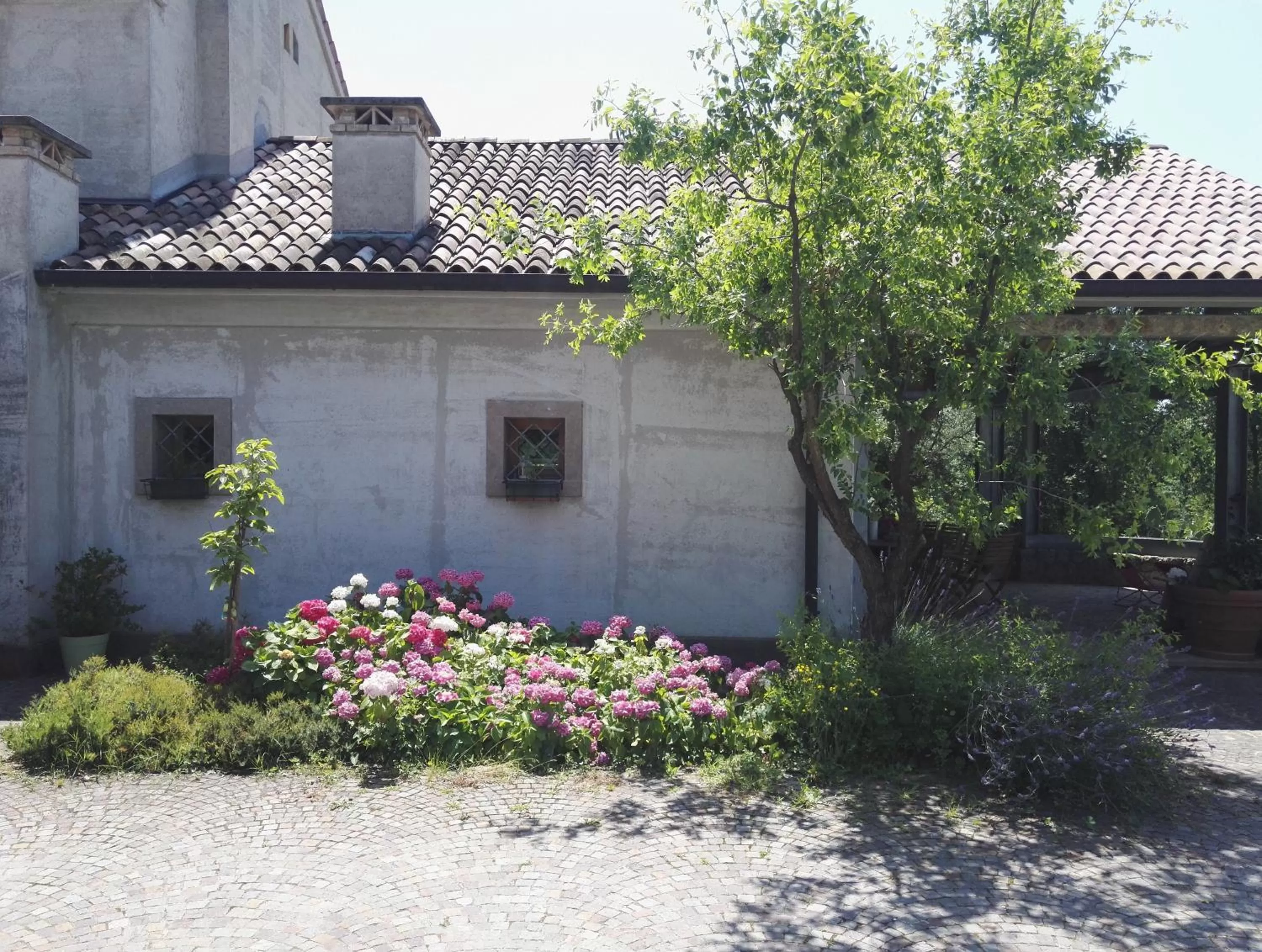 Inner courtyard view in Il giuggiolo