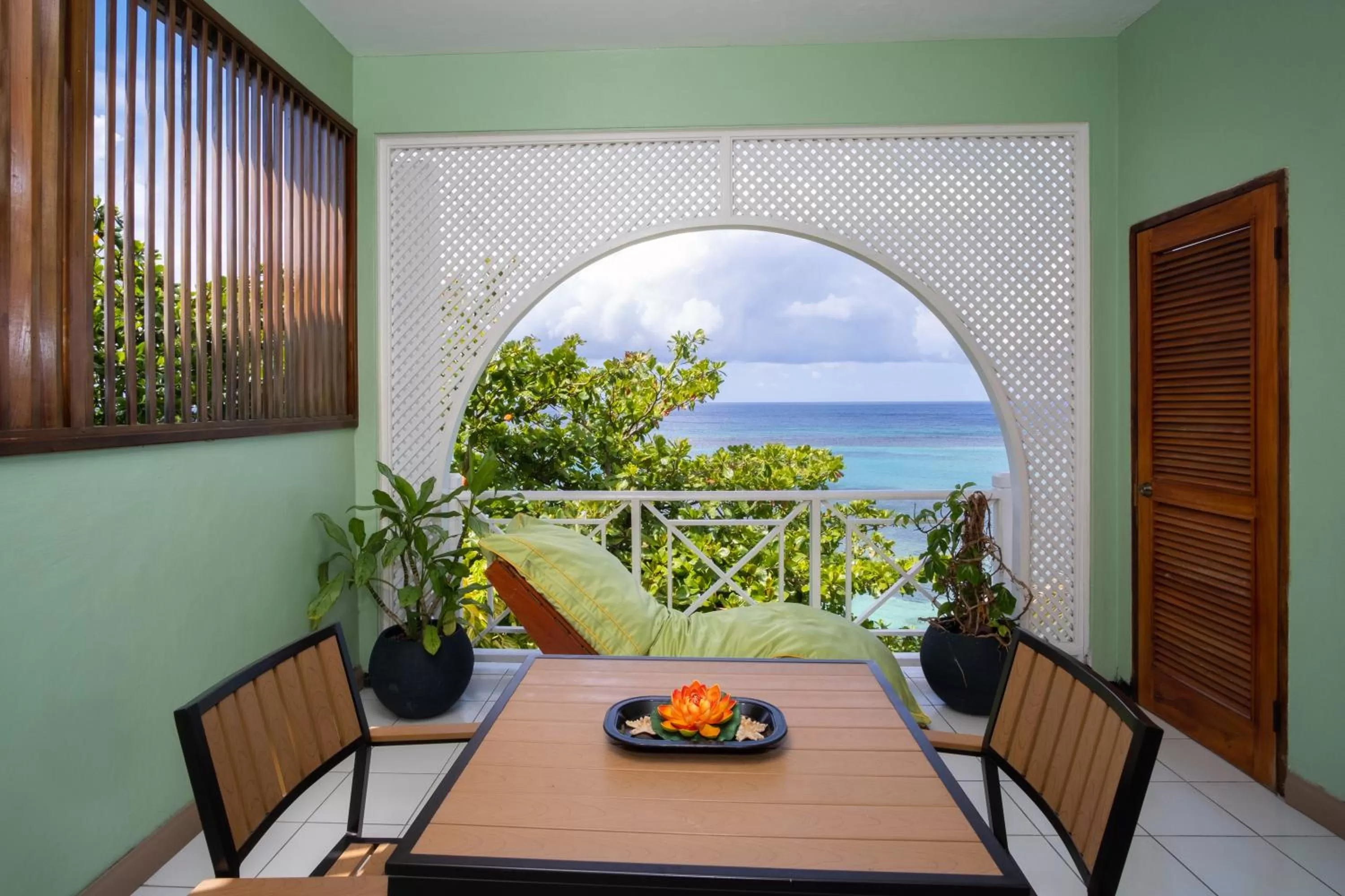 Patio in Hibiscus Lodge Hotel