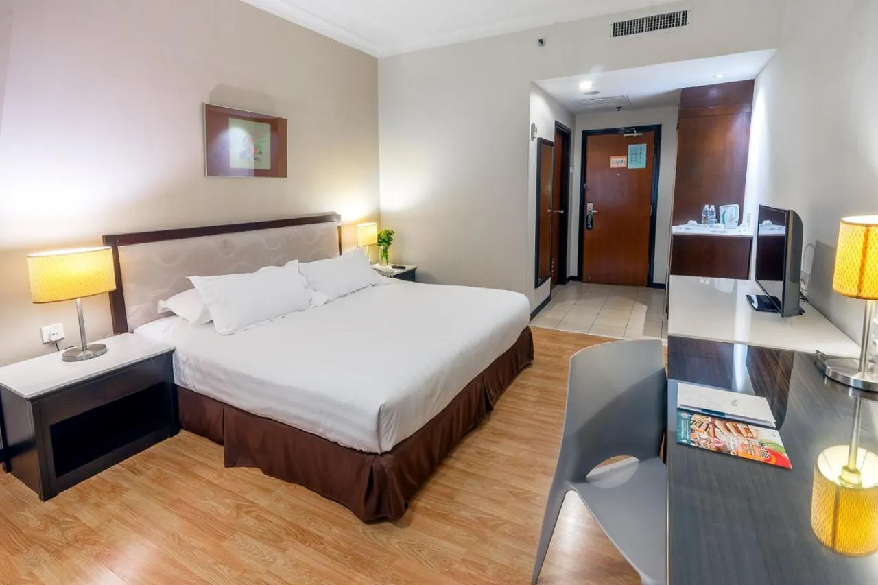 Bedroom, Bed in Crystal Crown Hotel Kuala Lumpur