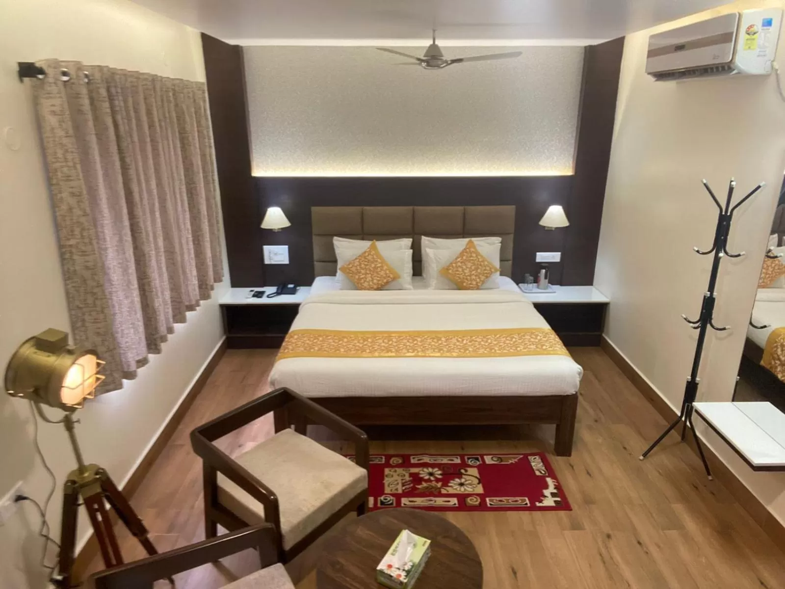 Bed in Le Shiv Executive Suite