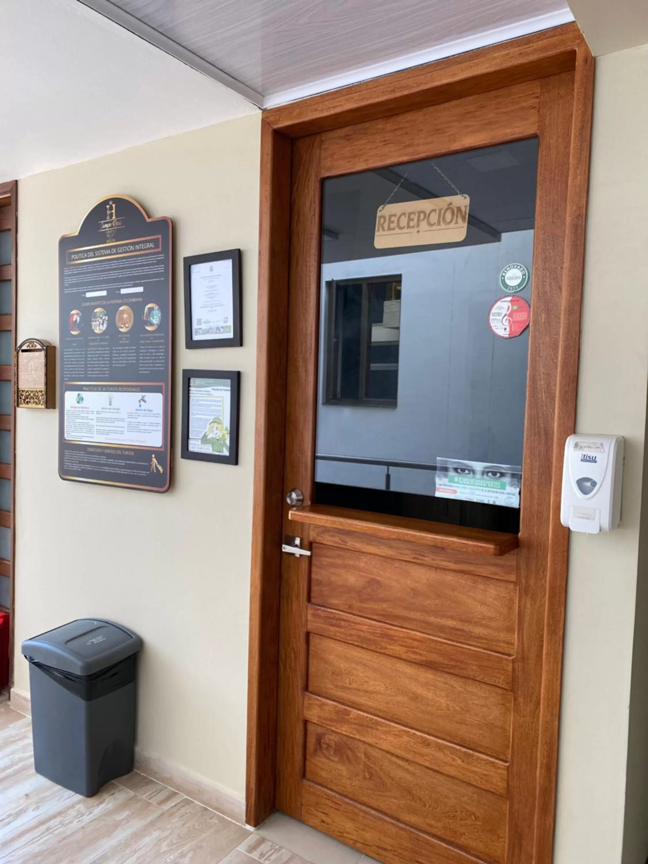 Lobby or reception, TV/Entertainment Center in Hotel Campo Real