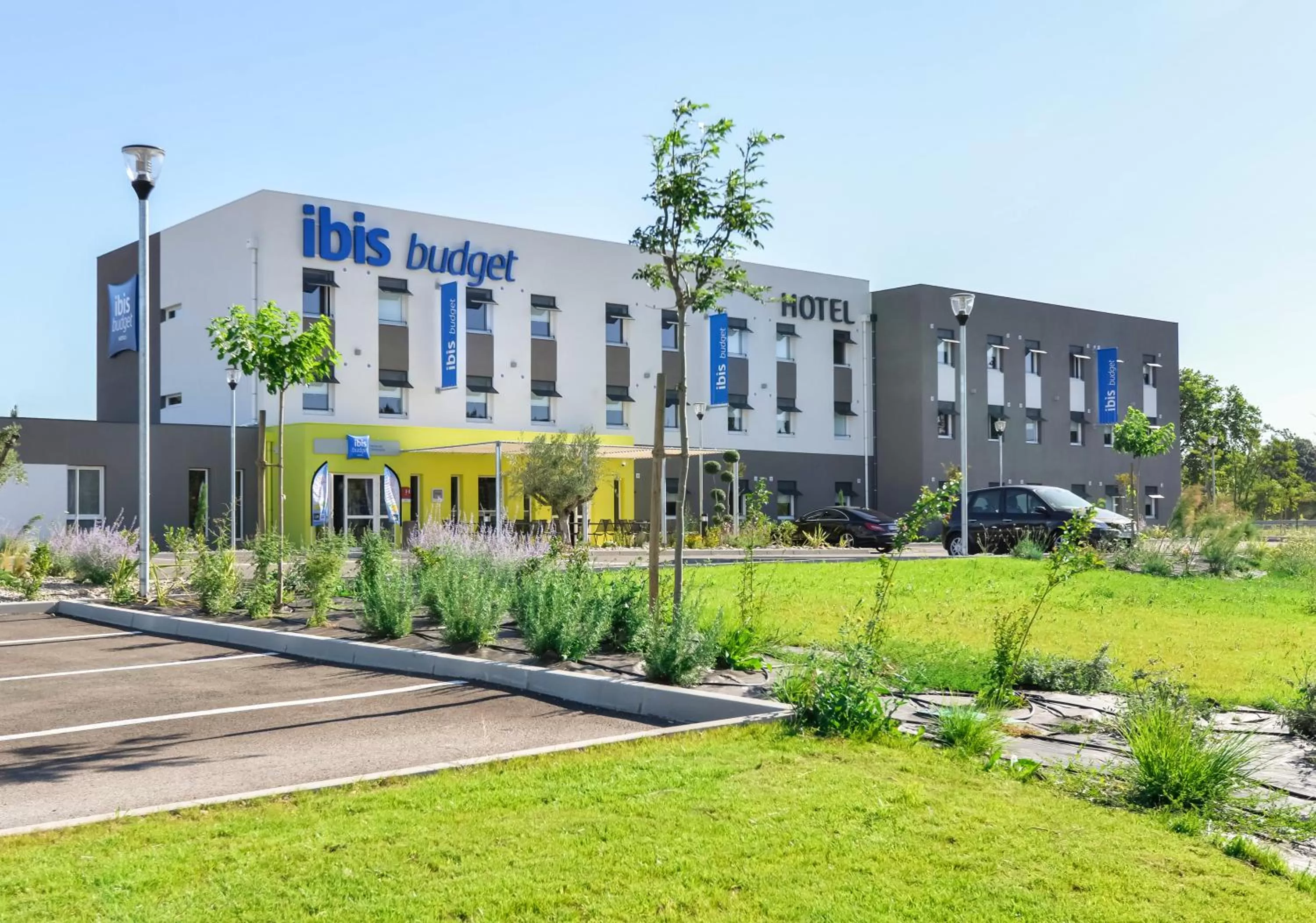 Facade/entrance in Ibis Budget Saint-Martin-de-Crau Porte de Camargue