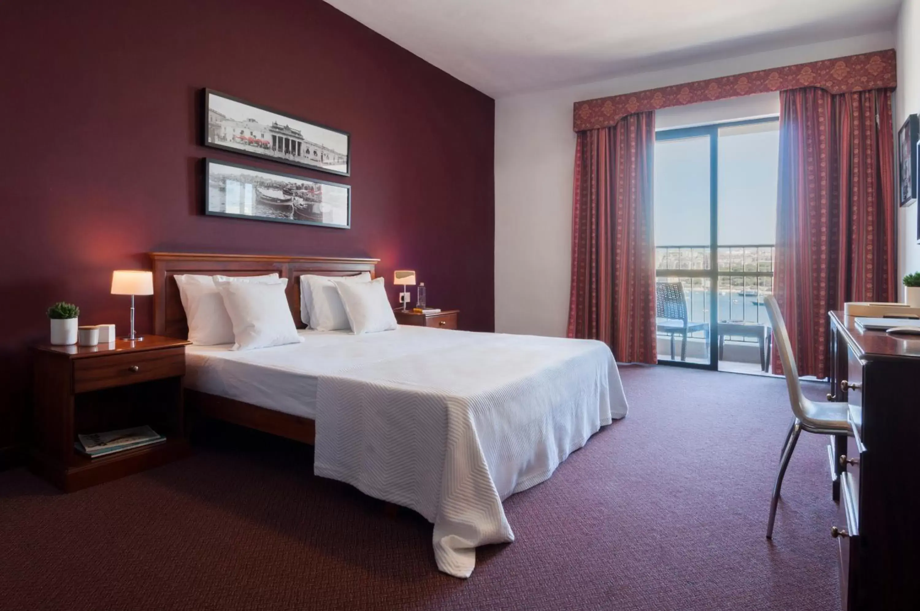 Family Room with Sea View in Sliema Hotel by ST Hotels Family Room with Sea View in Sliema Hotel by ST Hotels