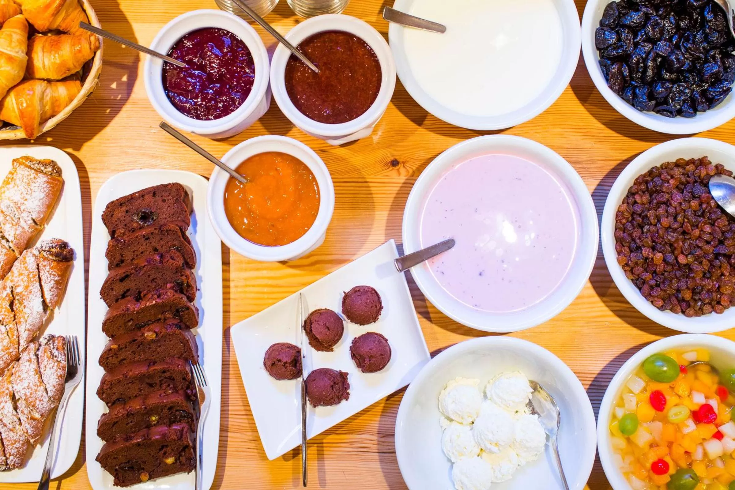 Buffet breakfast in Penzion Berc