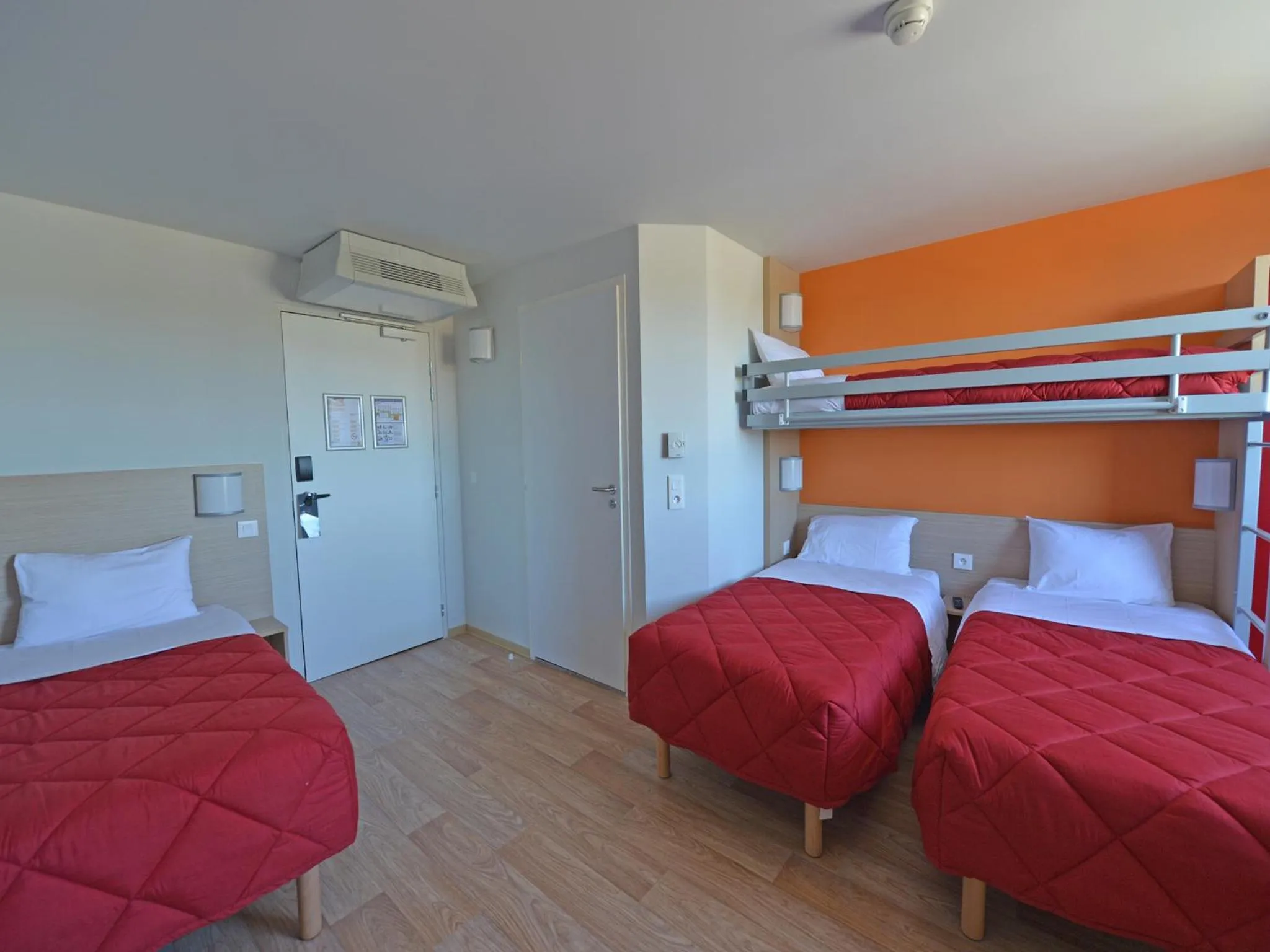 Bed in Premiere Classe Reims Nord - Bétheny