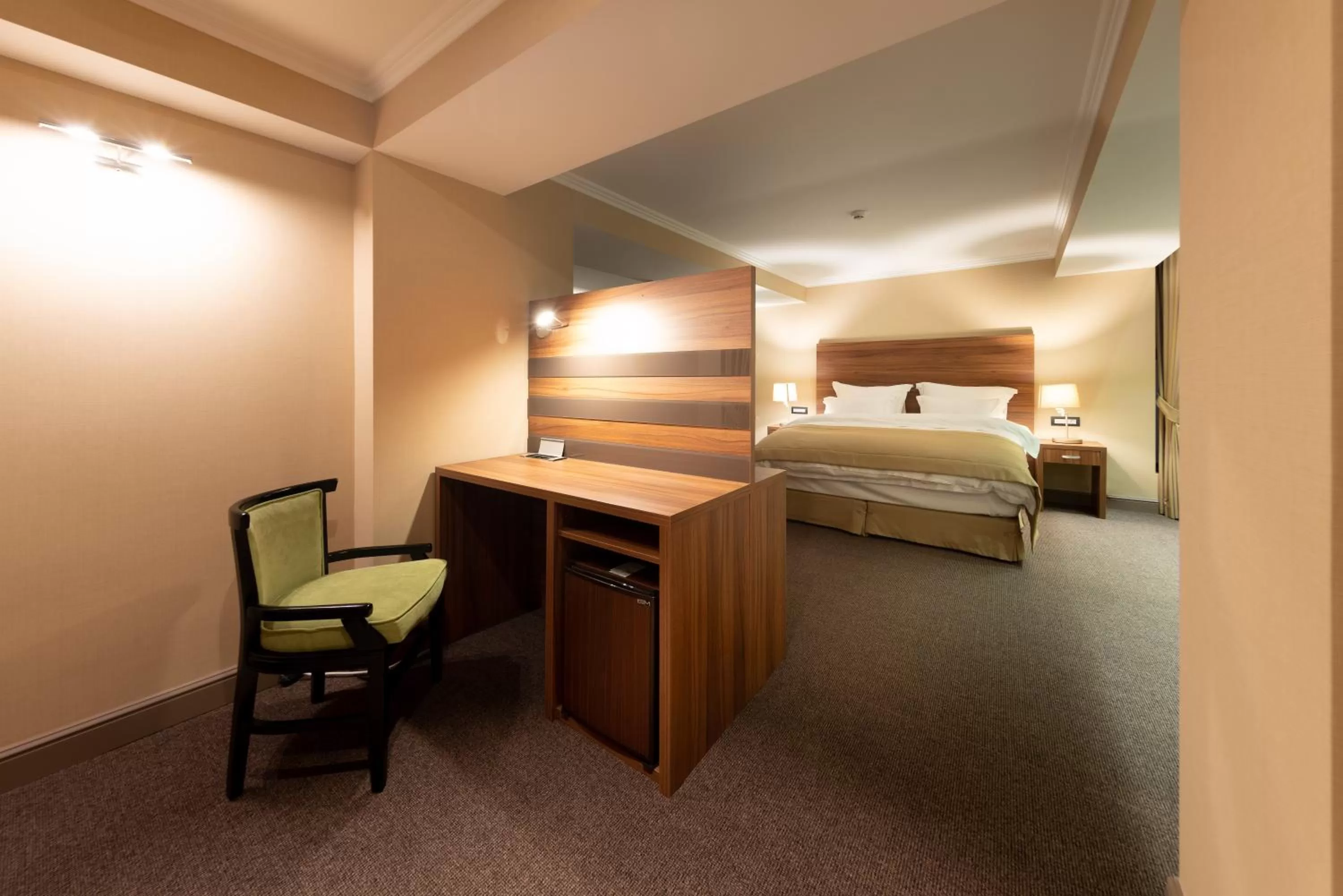 Photo of the whole room, Bed in Daria Suite