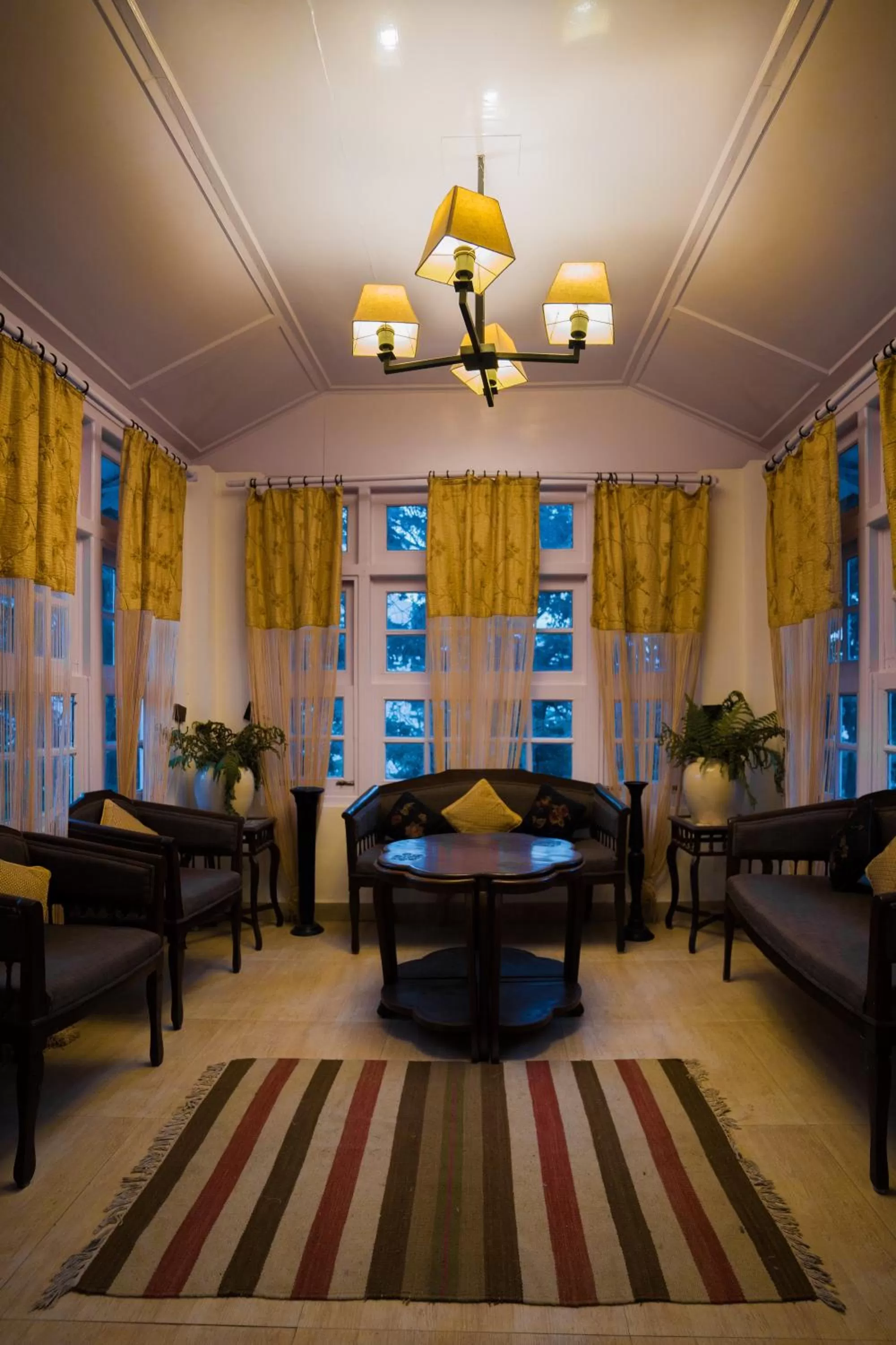 Lounge or bar in Bhikampur Lodge By Nine Hotels