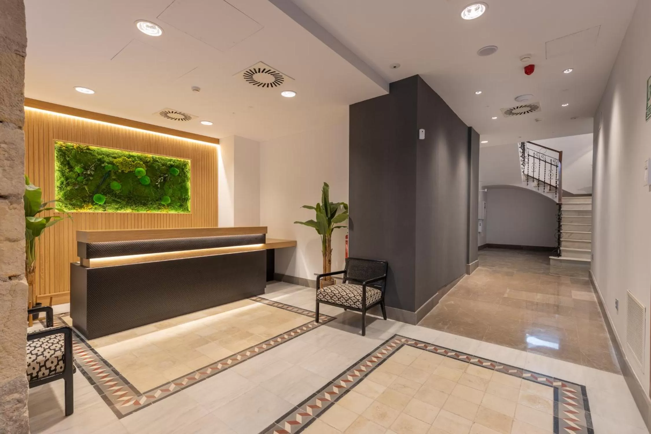 Lobby or reception in BiBo Suites San Agustín