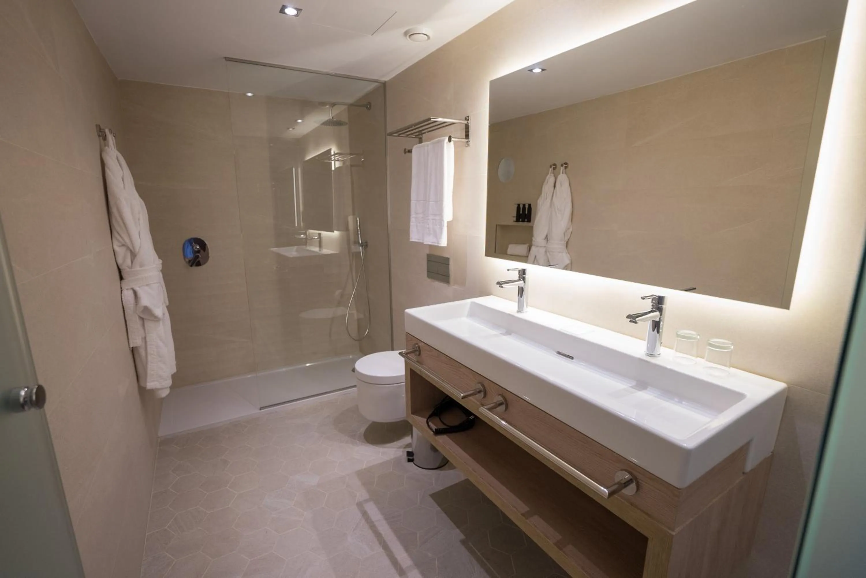 Bathroom in Hotel Morlans Suites - Adults Only