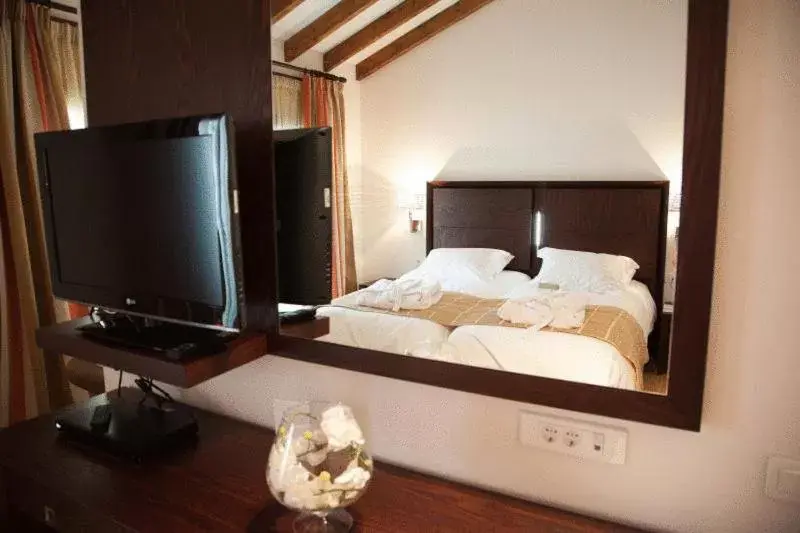 Deluxe Double or Twin Room in Kalavrita Canyon Hotel & Spa Deluxe Double or Twin Room in Kalavrita Canyon Hotel & Spa