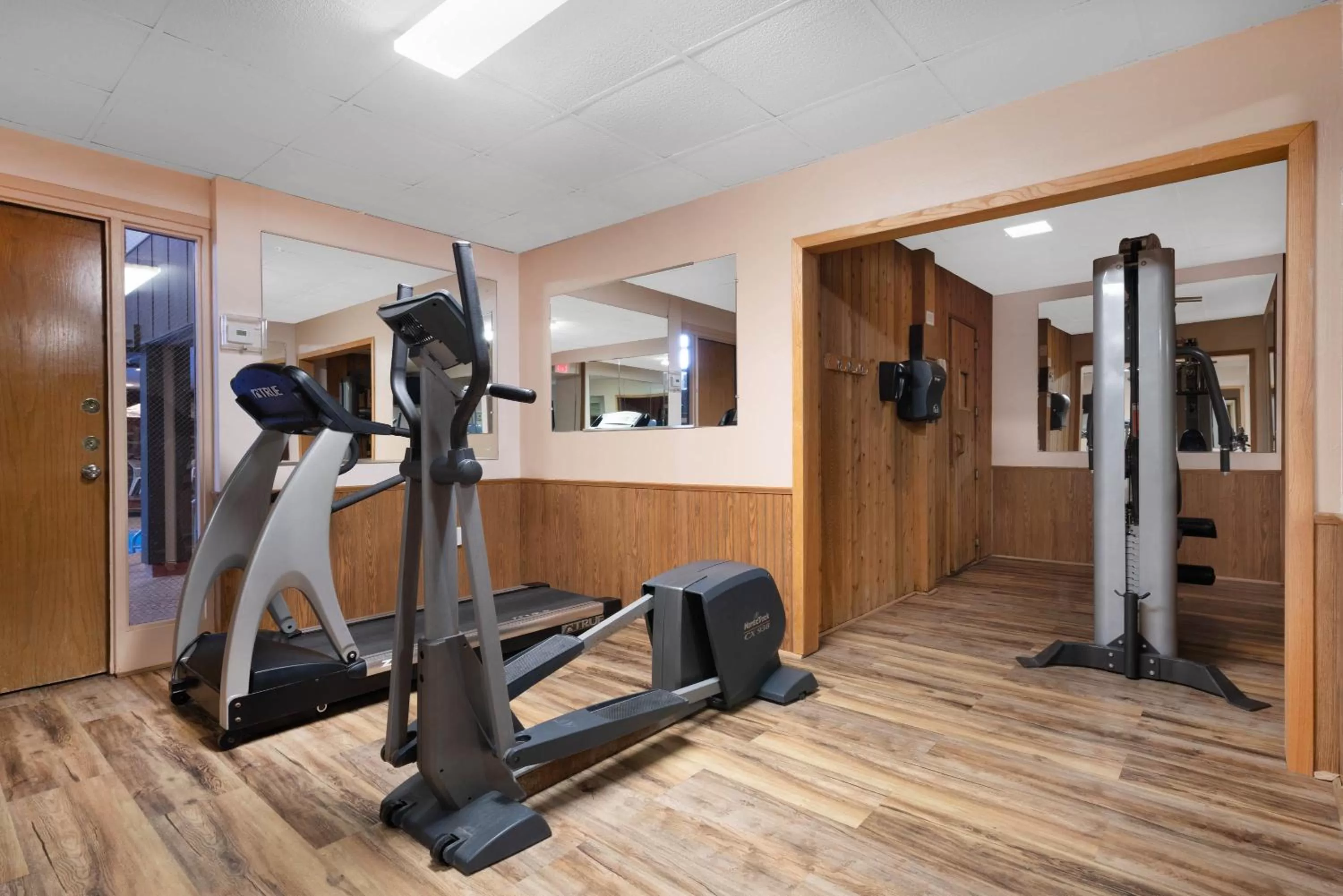 Fitness centre/facilities in Ramada by Wyndham Albert Lea