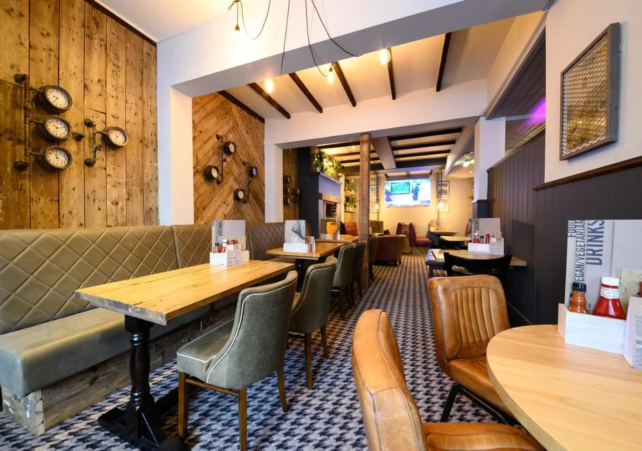 Lounge or bar, Restaurant/Places to Eat in The County Hotel by Innkeeper's Collection