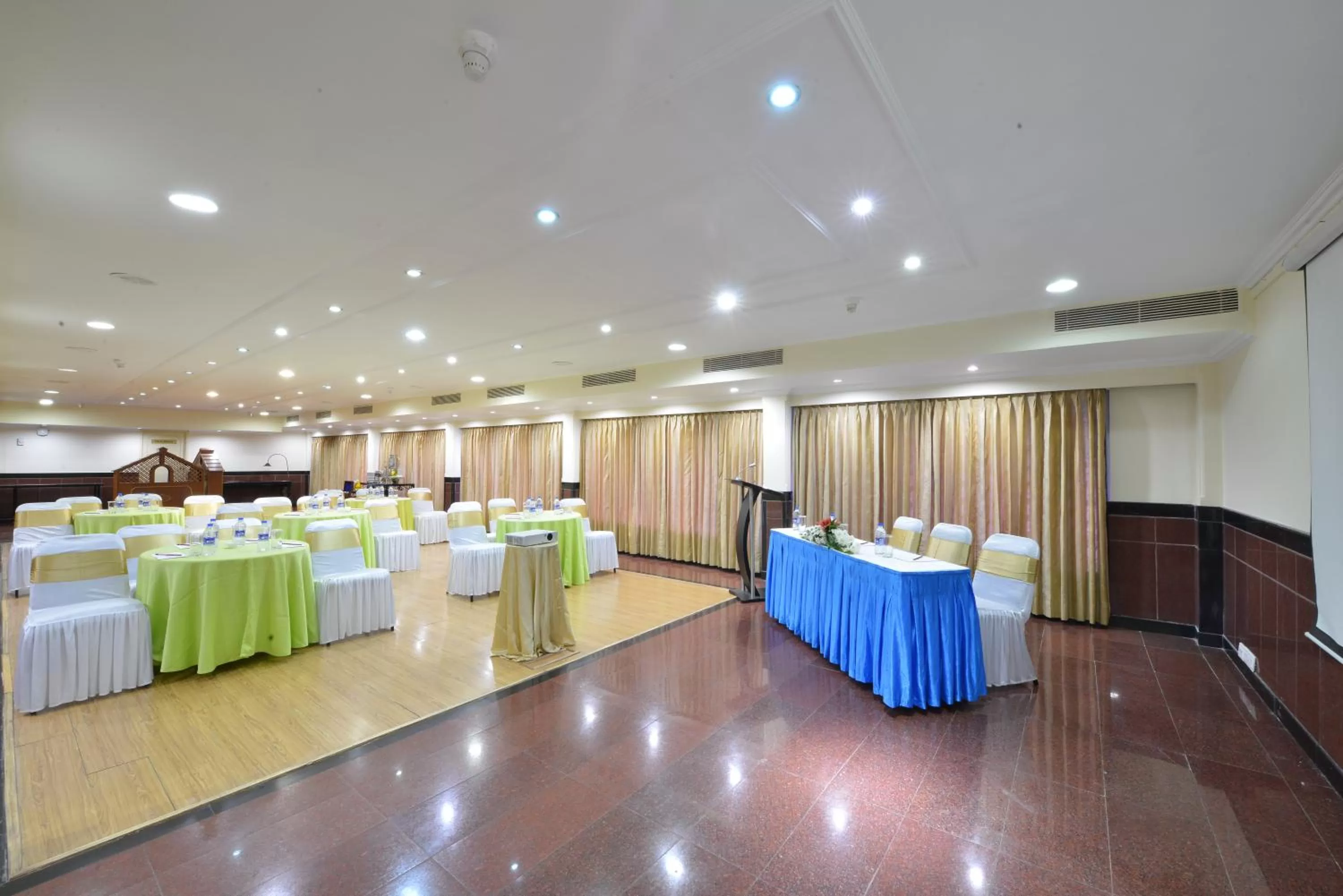 Banquet/Function facilities in SRM Hotel Maraimalai Nagar Chennai