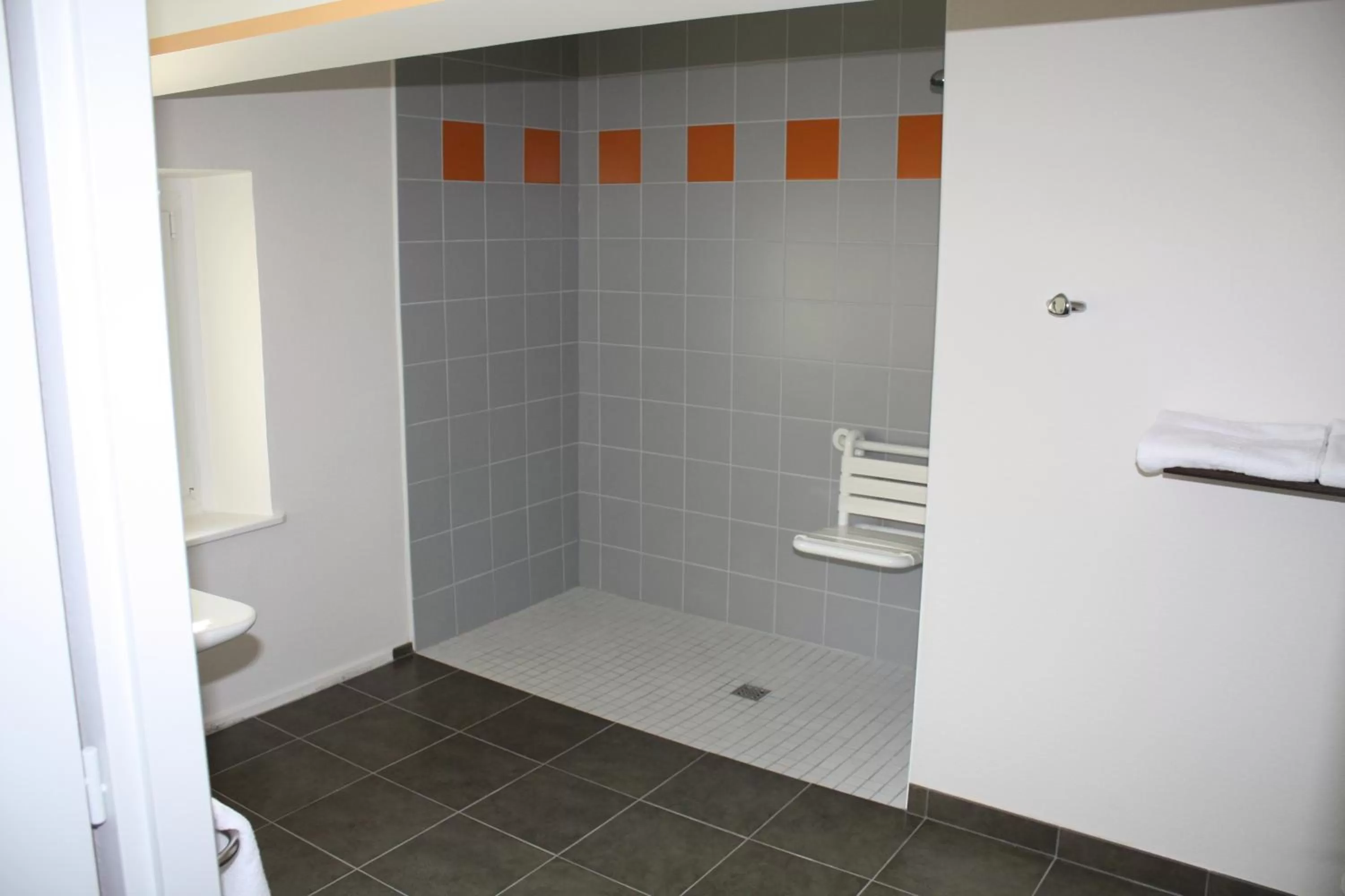 Bathroom in Logis Hôtel- Restaurant La Renaissance