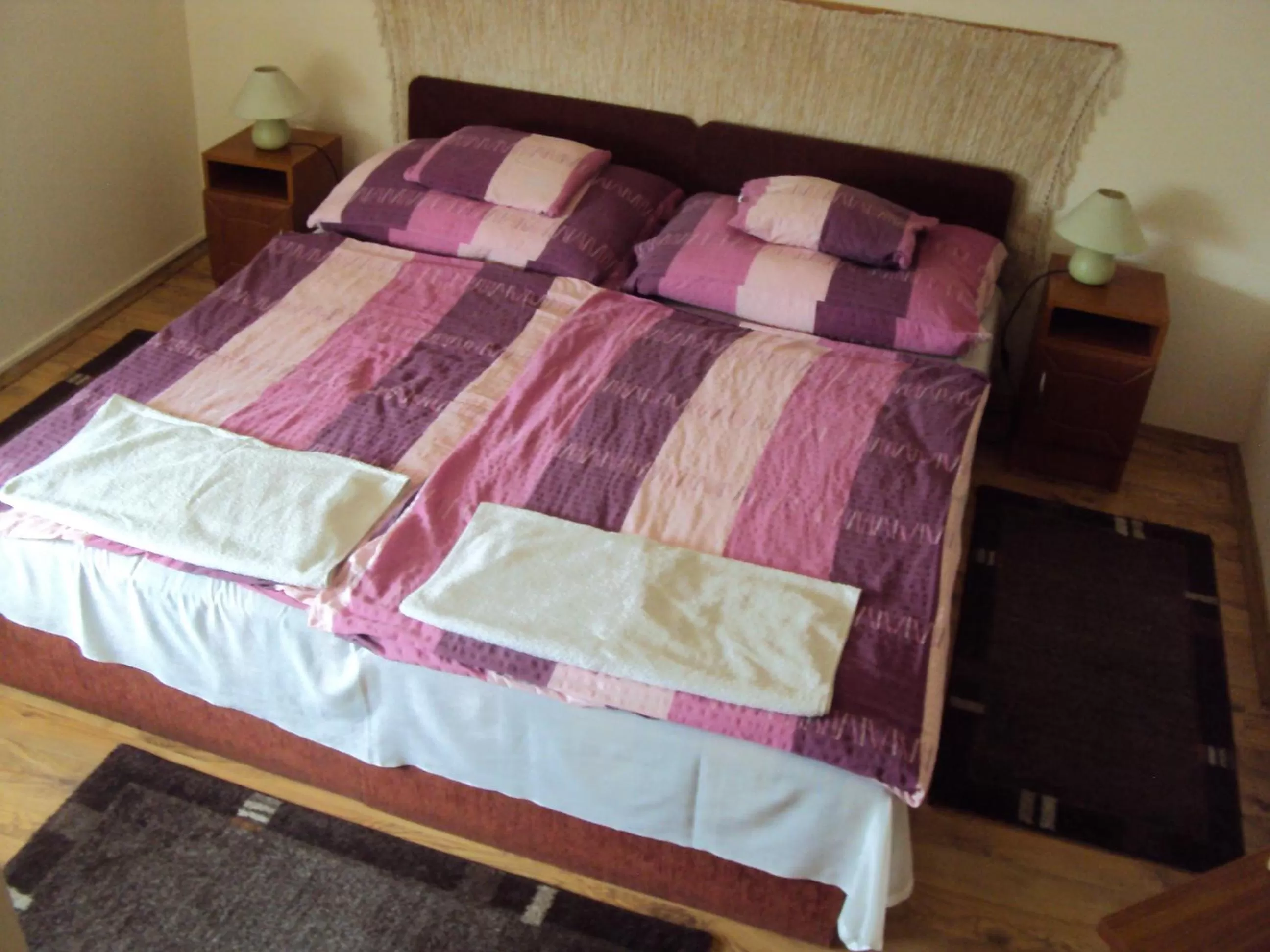 Bed in Lila Akác Vendégház Esztergom