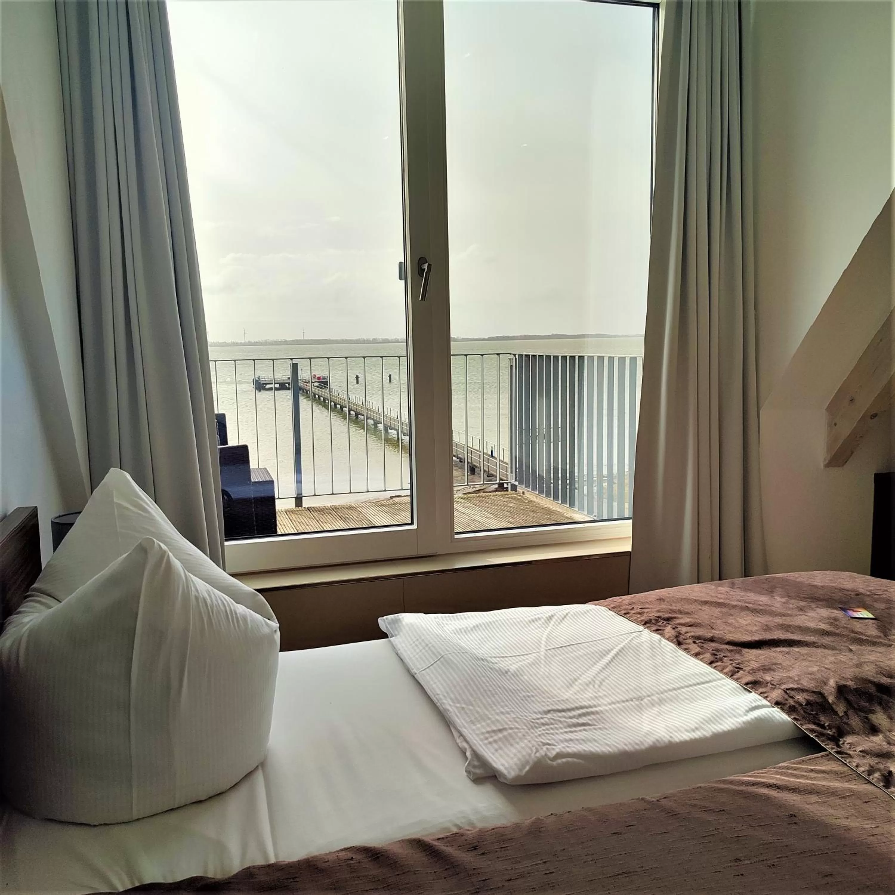 View (from property/room), Bed in Strandhotel Dranske