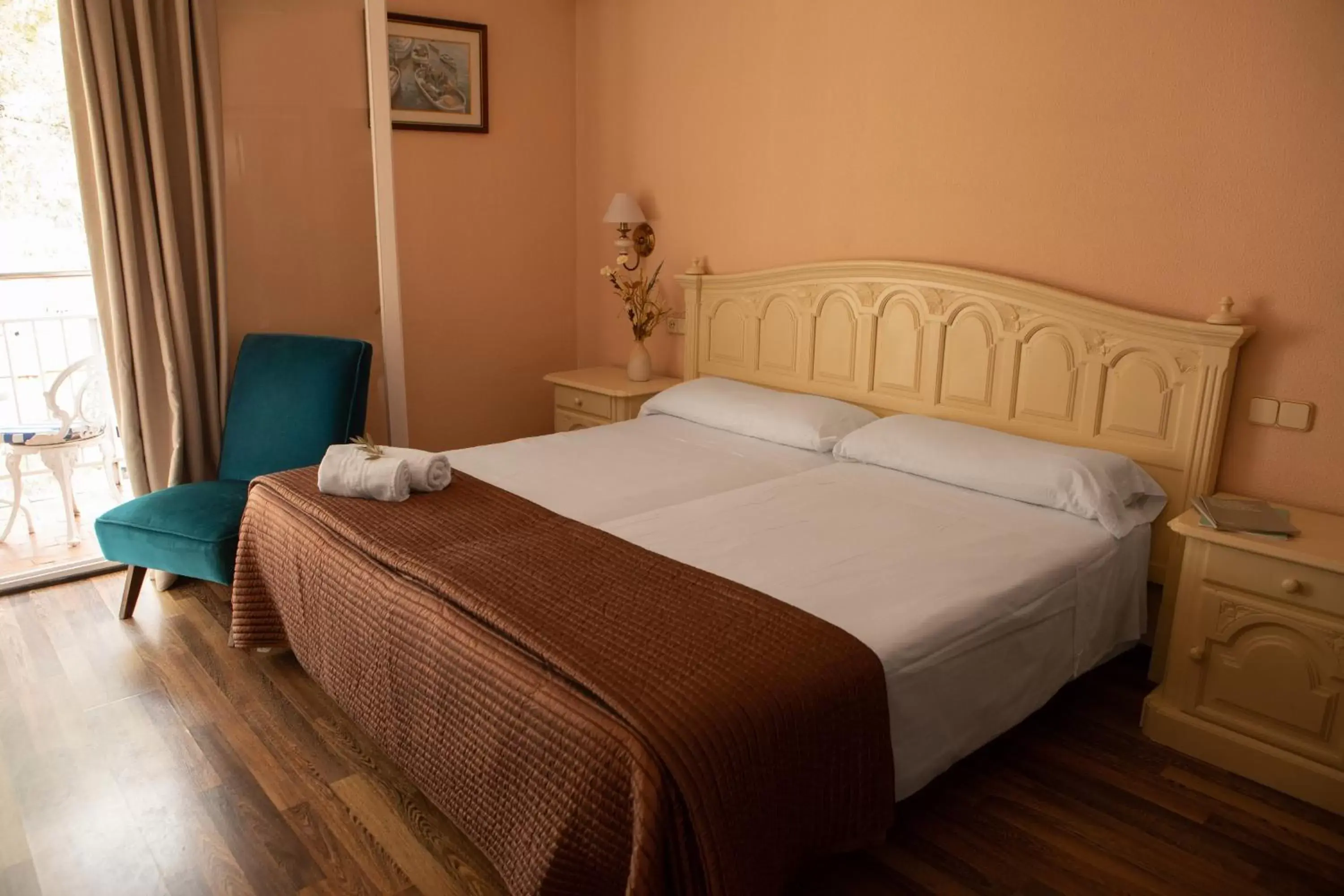 Quadruple Room in Hotel Roger de Flor by Seleqtta Quadruple Room in Hotel Roger de Flor by Seleqtta