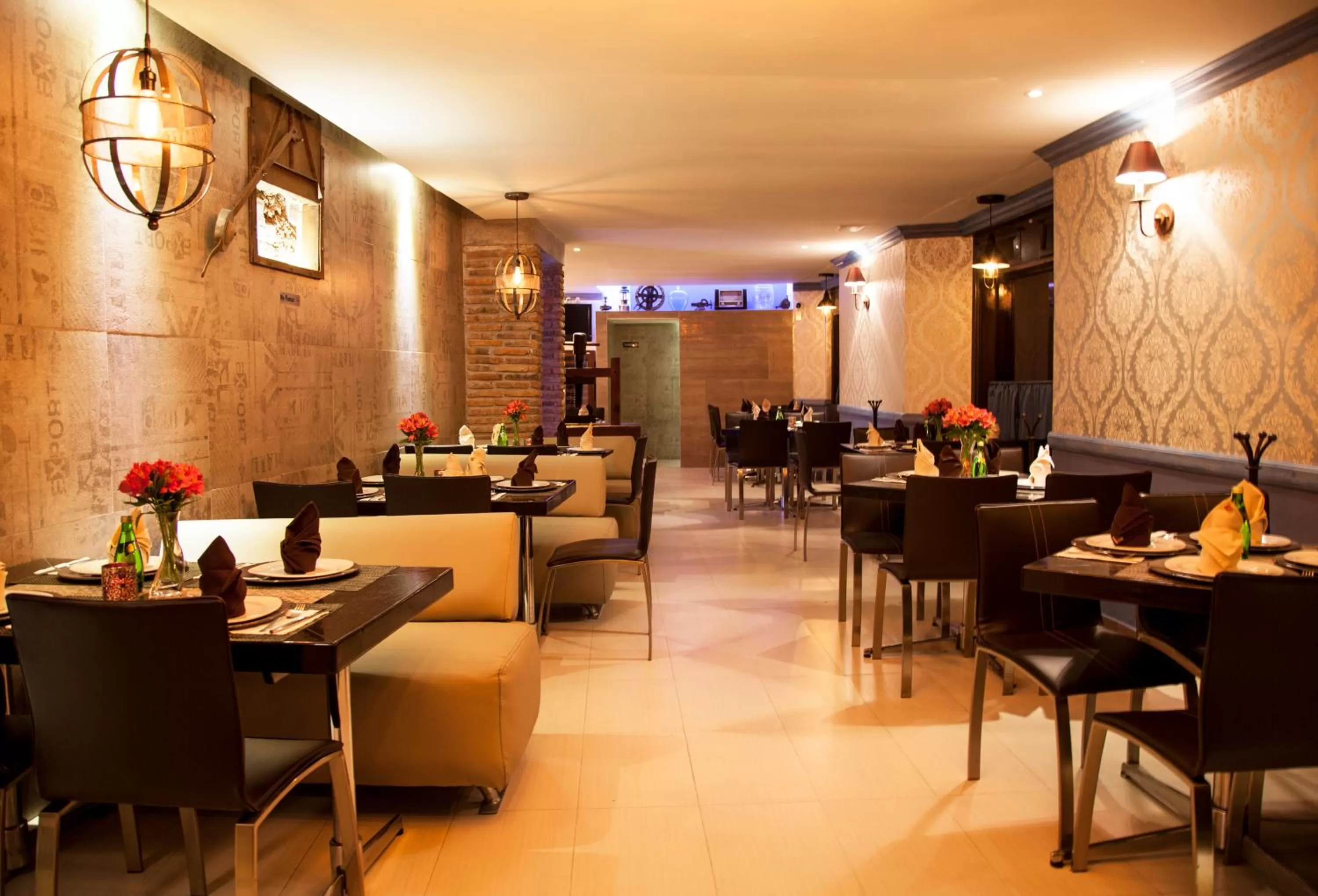 Restaurant/places to eat in Plaza Gallery Hotel Boutique