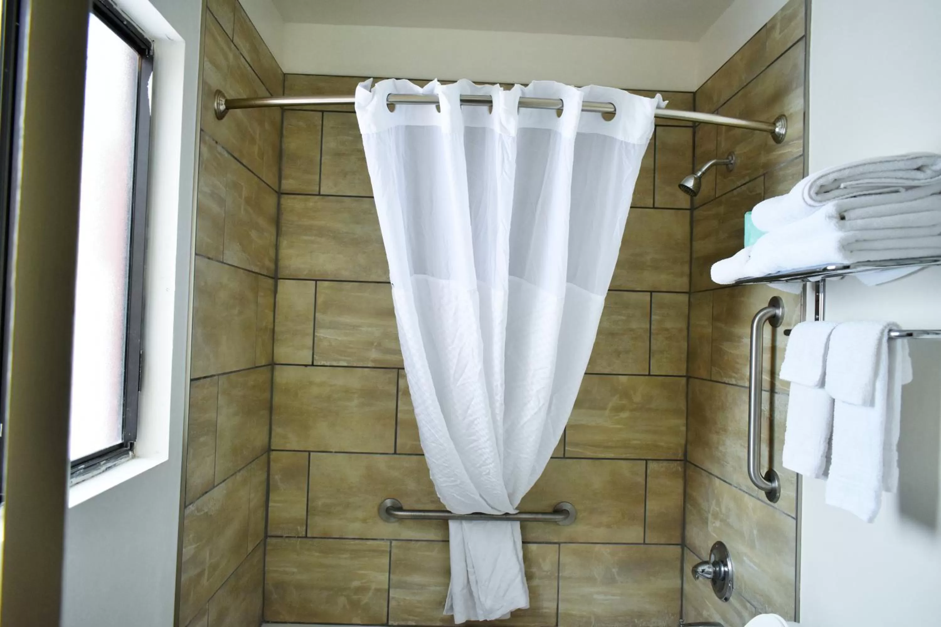 Bathroom in Knights Inn Page