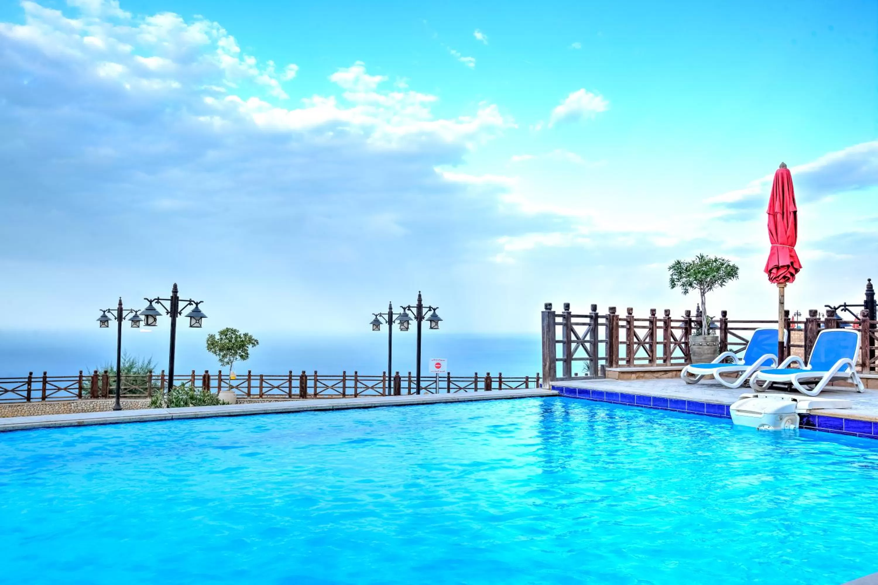 Swimming pool in Porto El Jabal Hotel