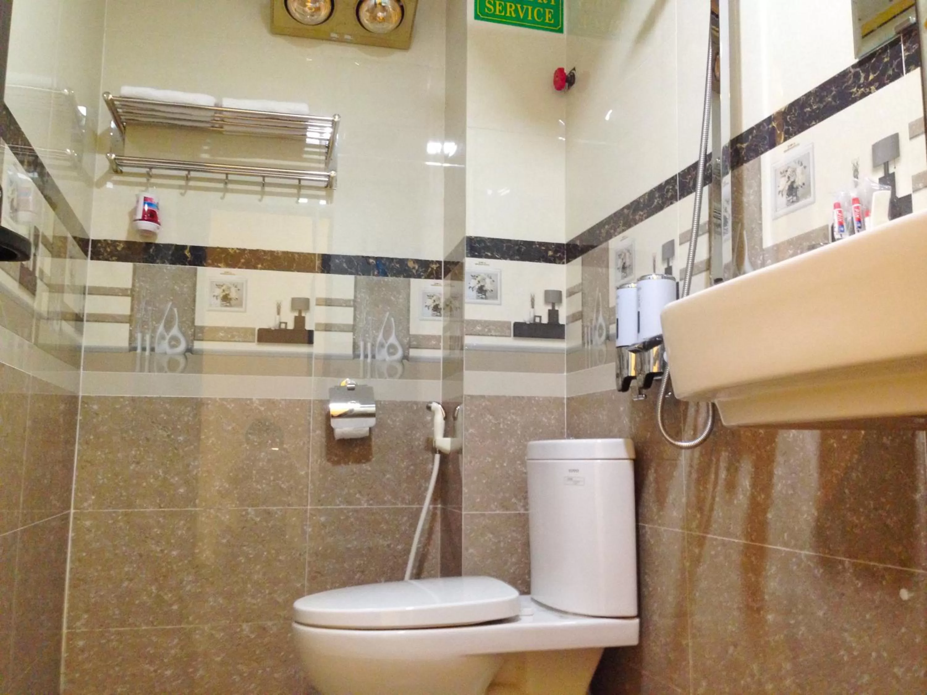 Shower in Ninh Binh Central Hotel