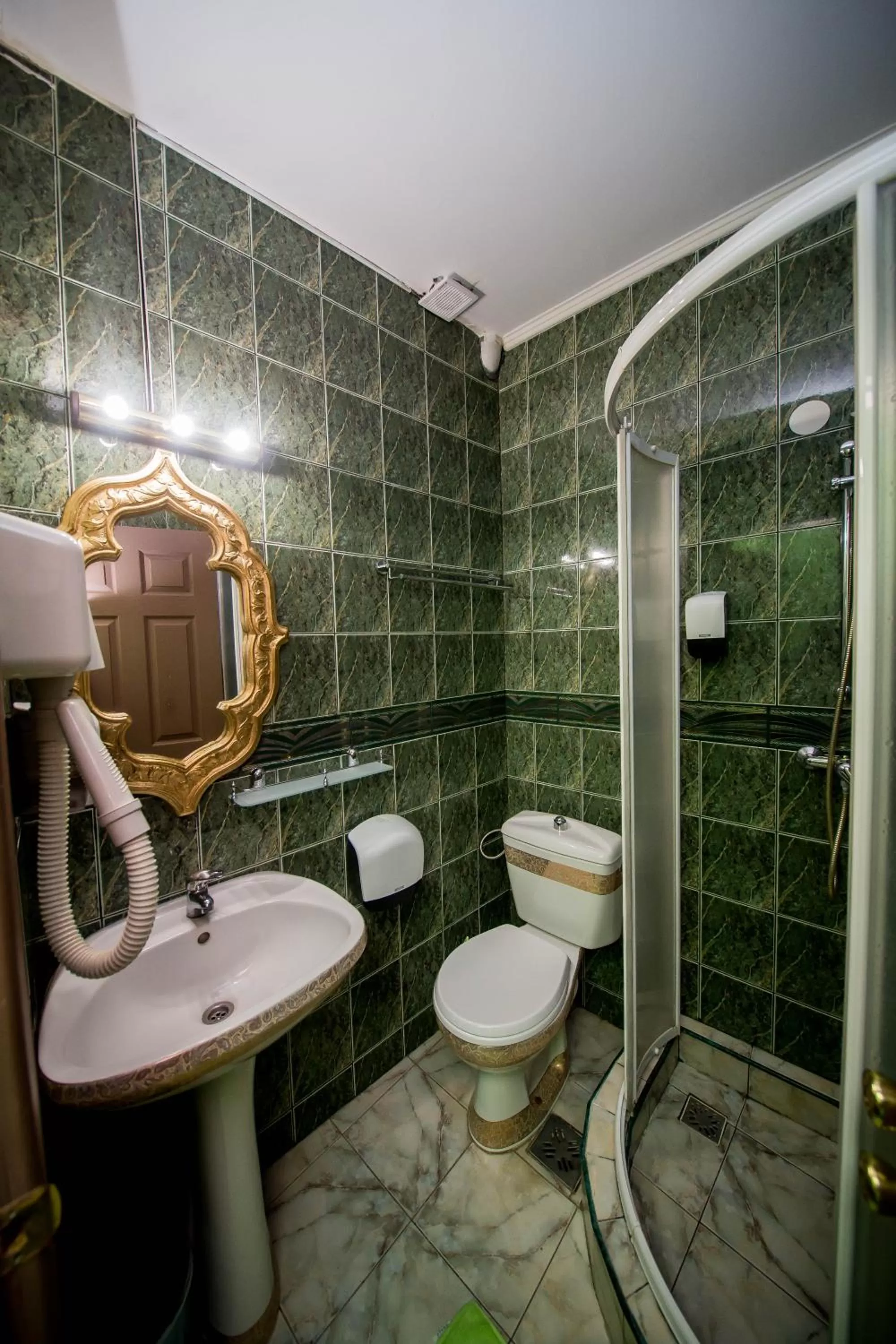 Bathroom in Hotel Darosy