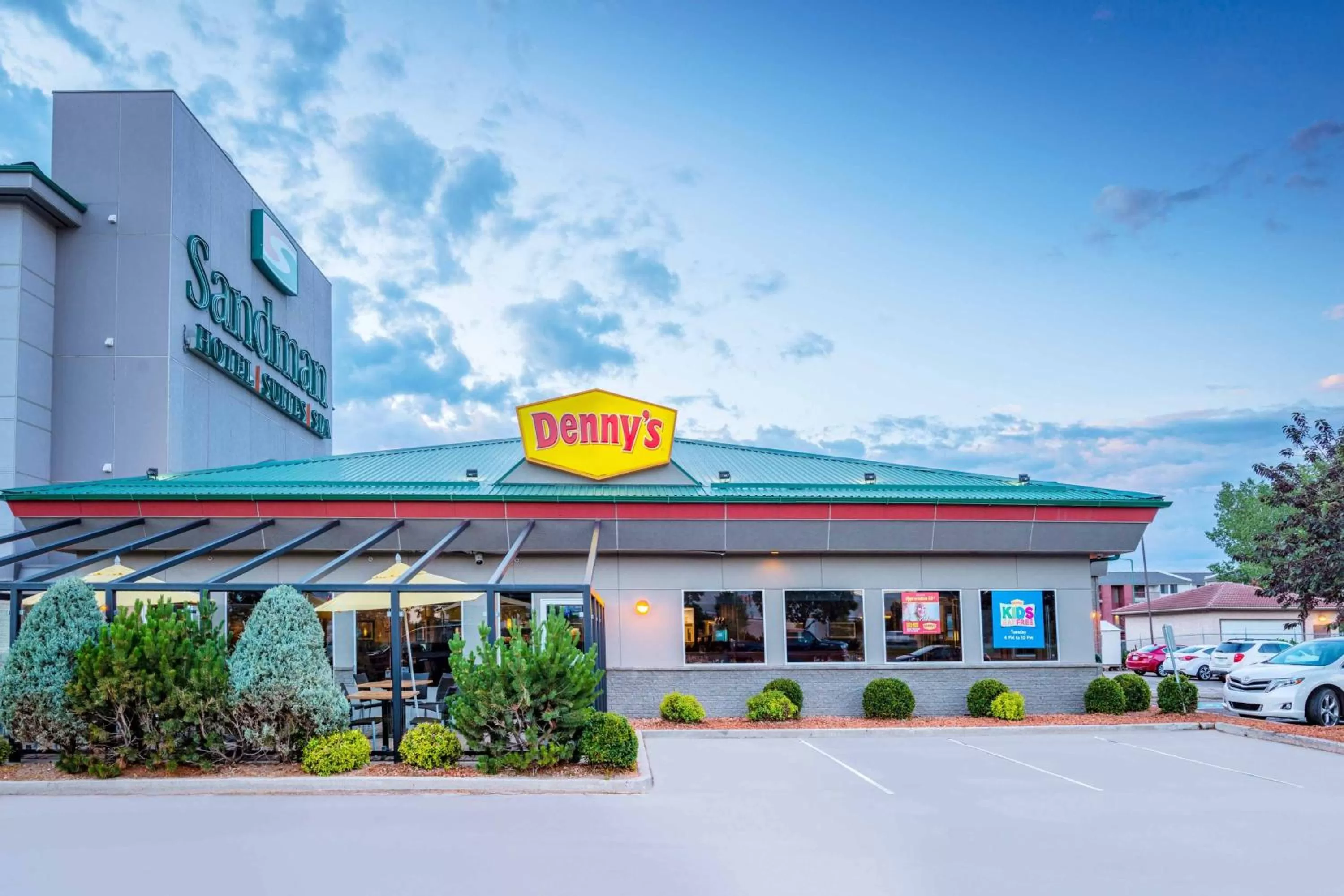 Restaurant/places to eat in Sandman Hotel & Suites Regina