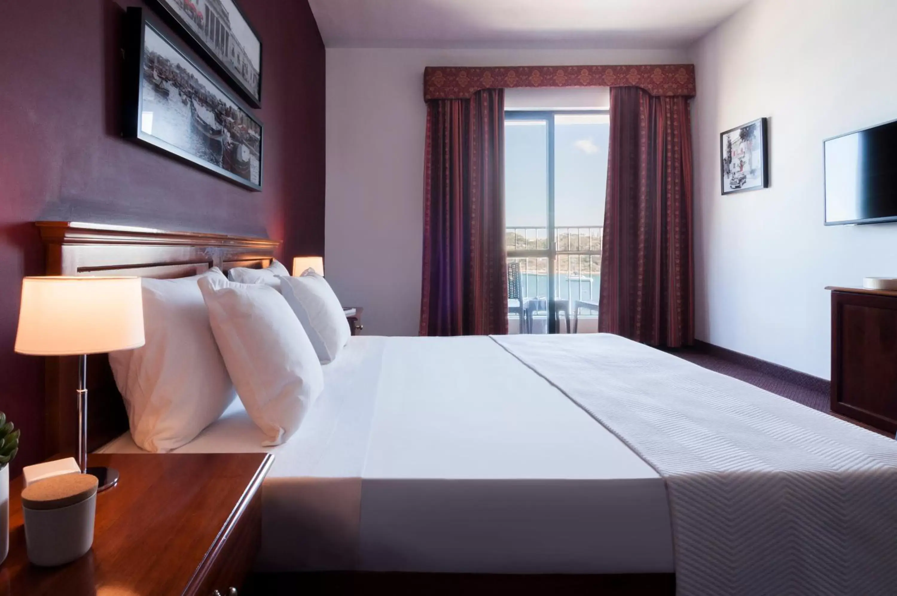 Standard Double or Twin Room with Sea View in Sliema Hotel by ST Hotels Standard Double or Twin Room with Sea View in Sliema Hotel by ST Hotels