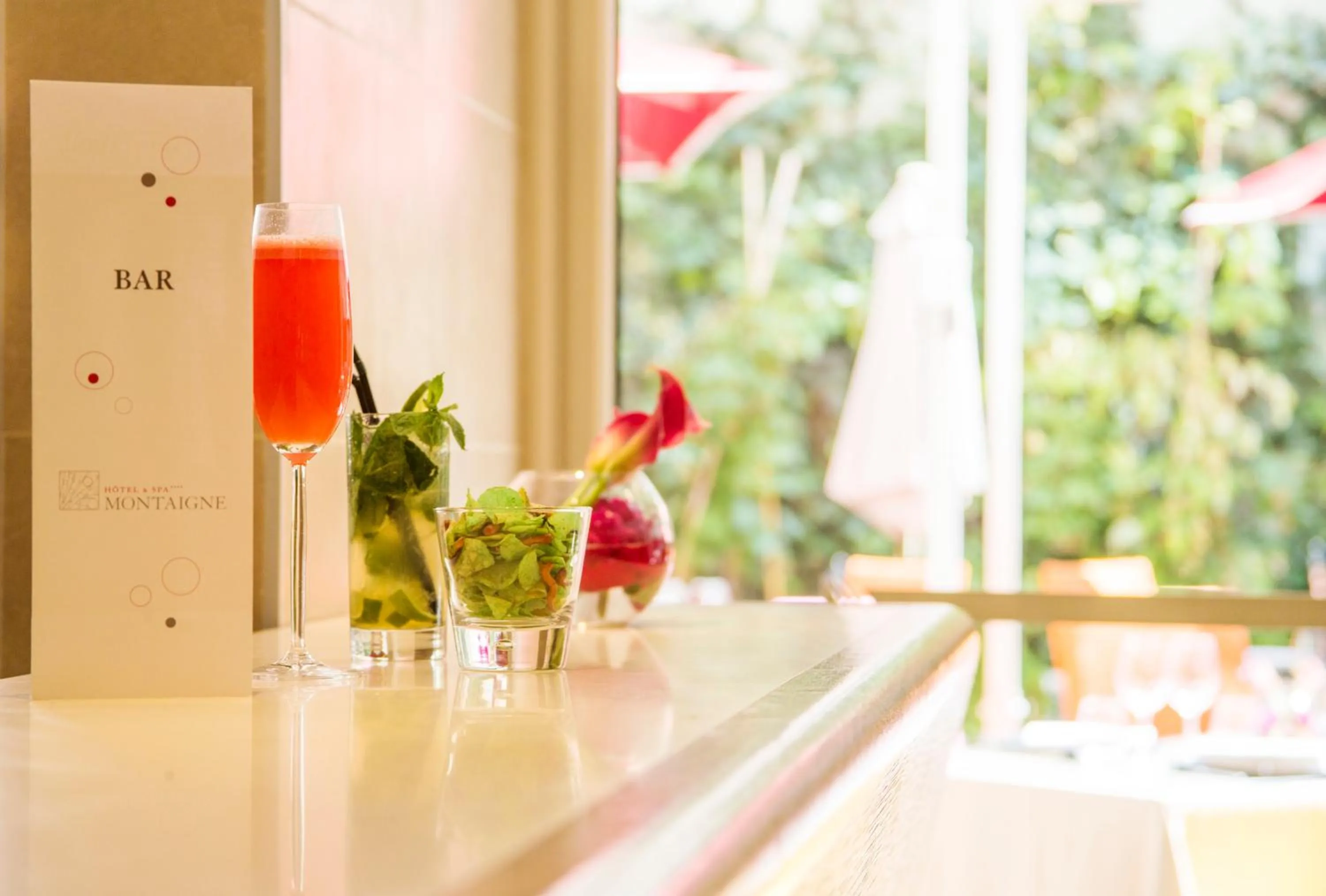 Lounge or bar in Hôtel Montaigne & Spa - Cannes Centre