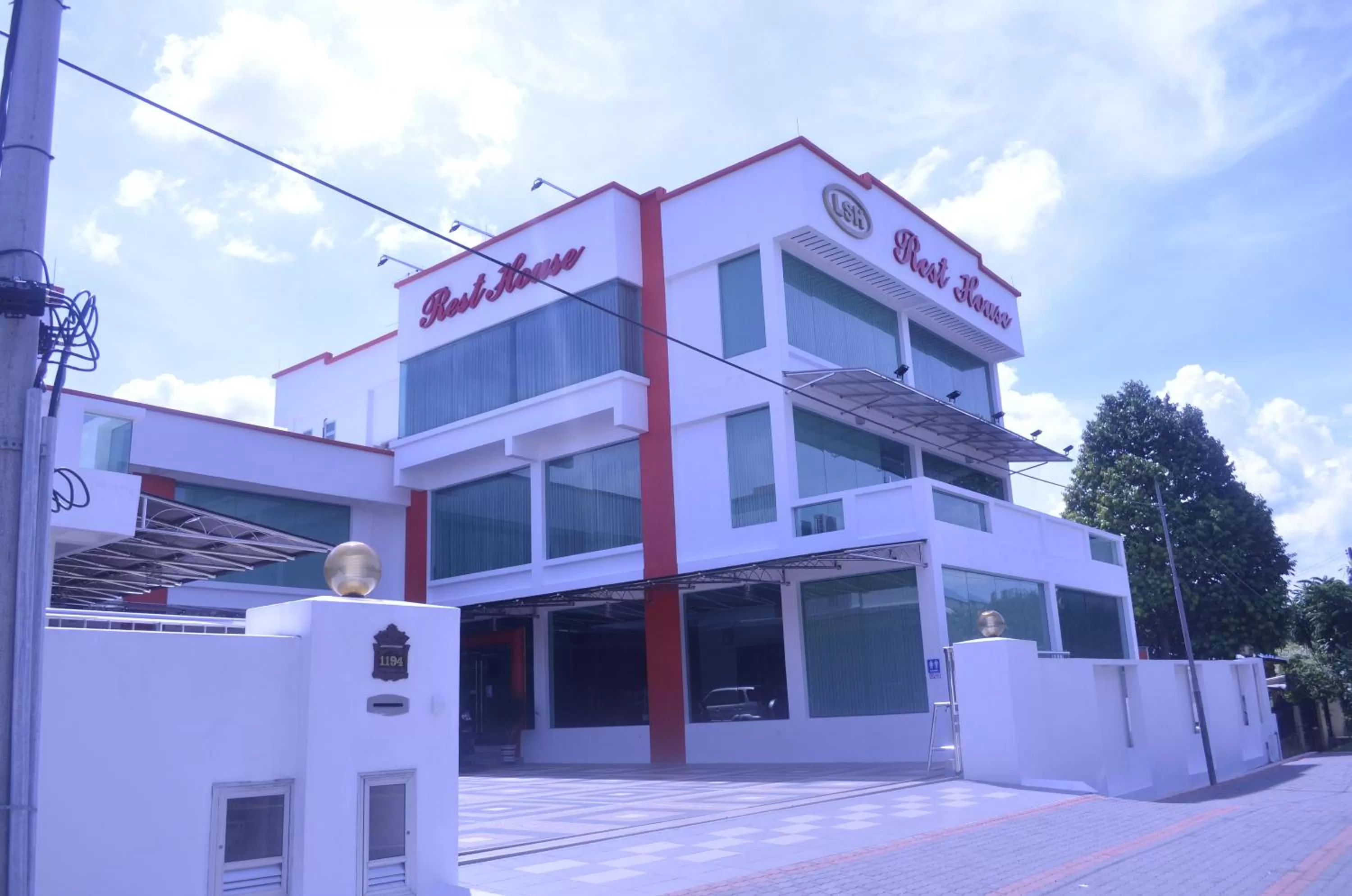 Facade/entrance in LSH Rest House