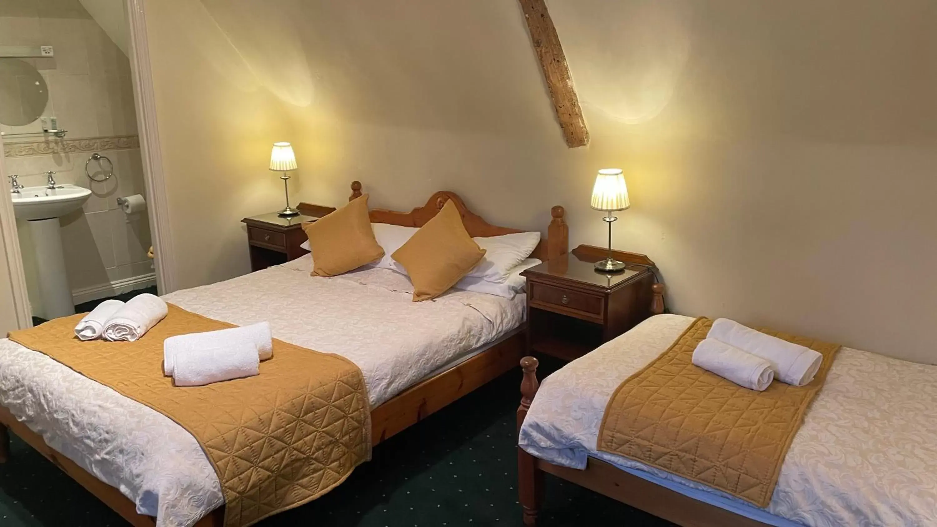 Triple Room in Crown Hotel Triple Room in Crown Hotel