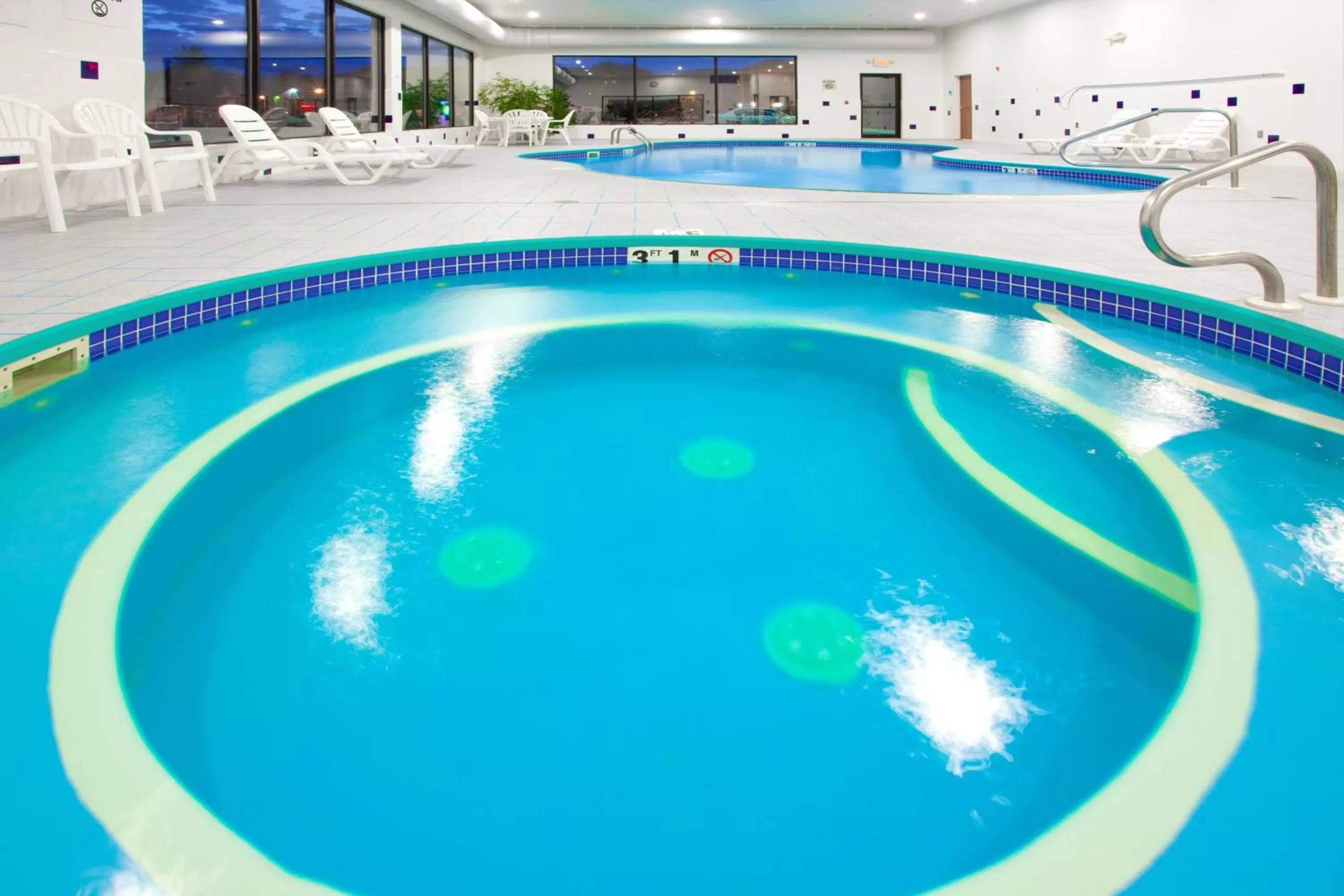 Swimming pool in Holiday Inn Express Hotel & Suites Elkins by IHG