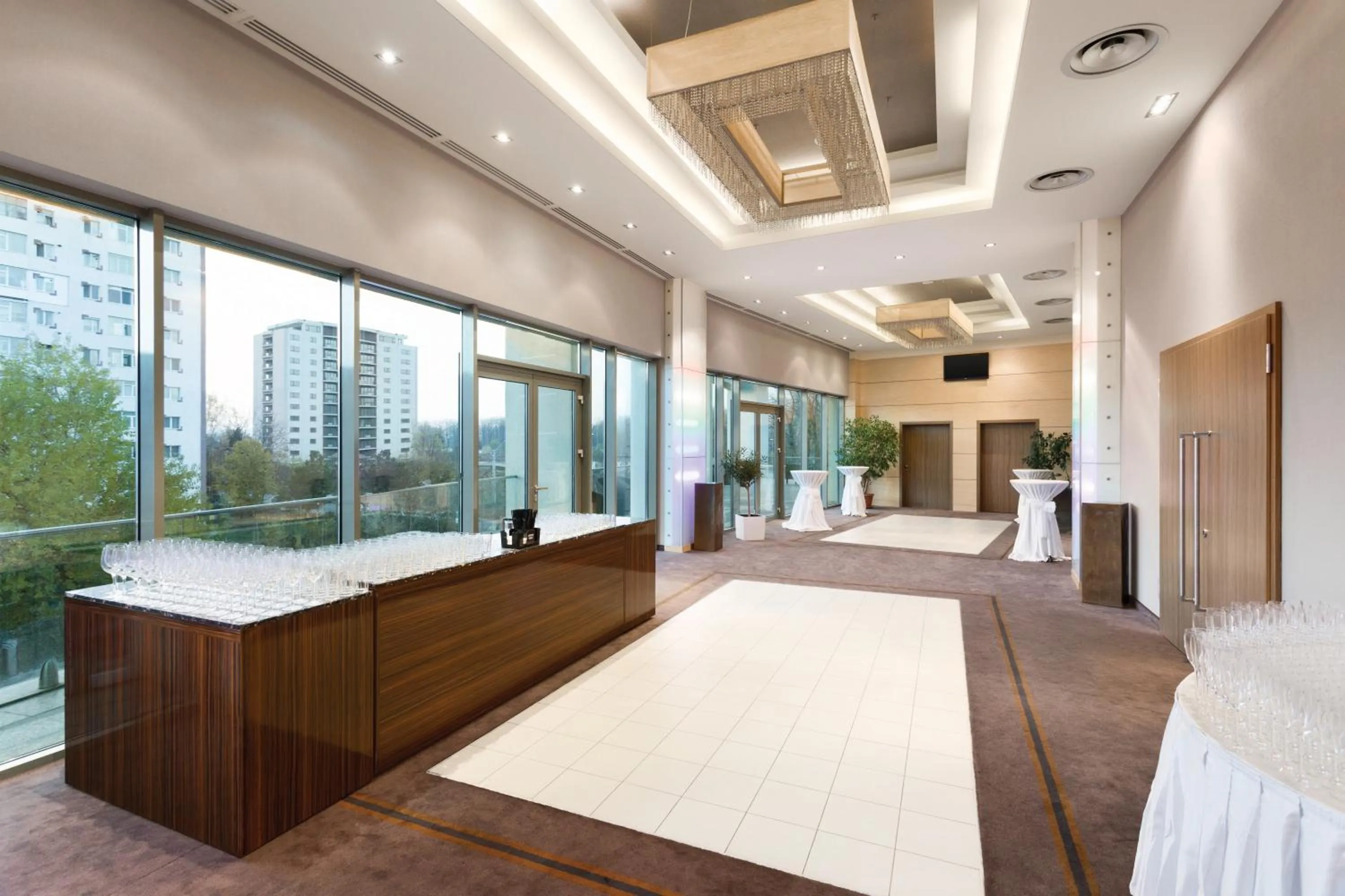 Day, Bed in Hotel Ramada Pitesti