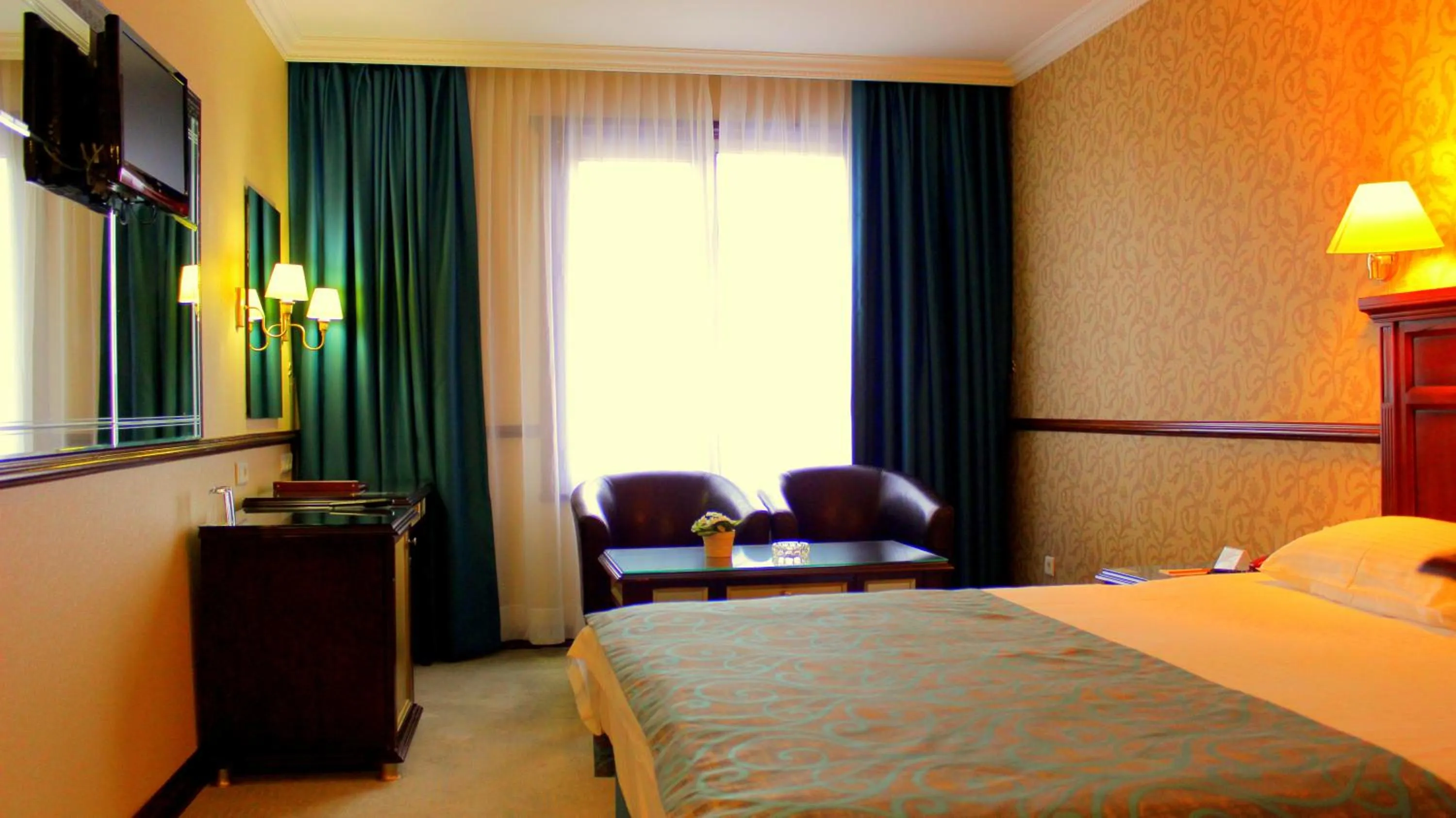 Photo of the whole room, Bed in Topkapi Inter Istanbul Hotel