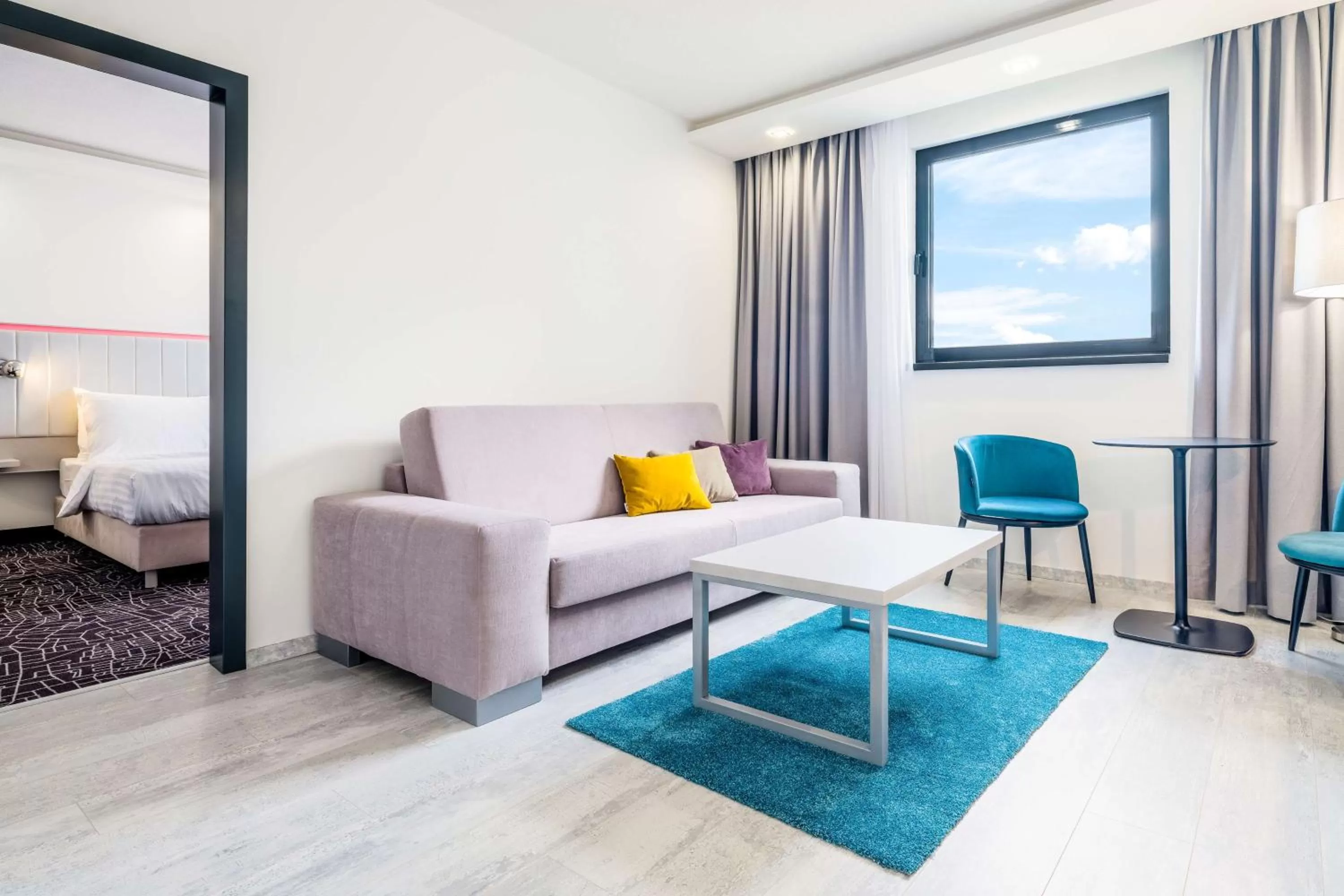 Living room, Bed in Park Inn by Radisson Danube Bratislava