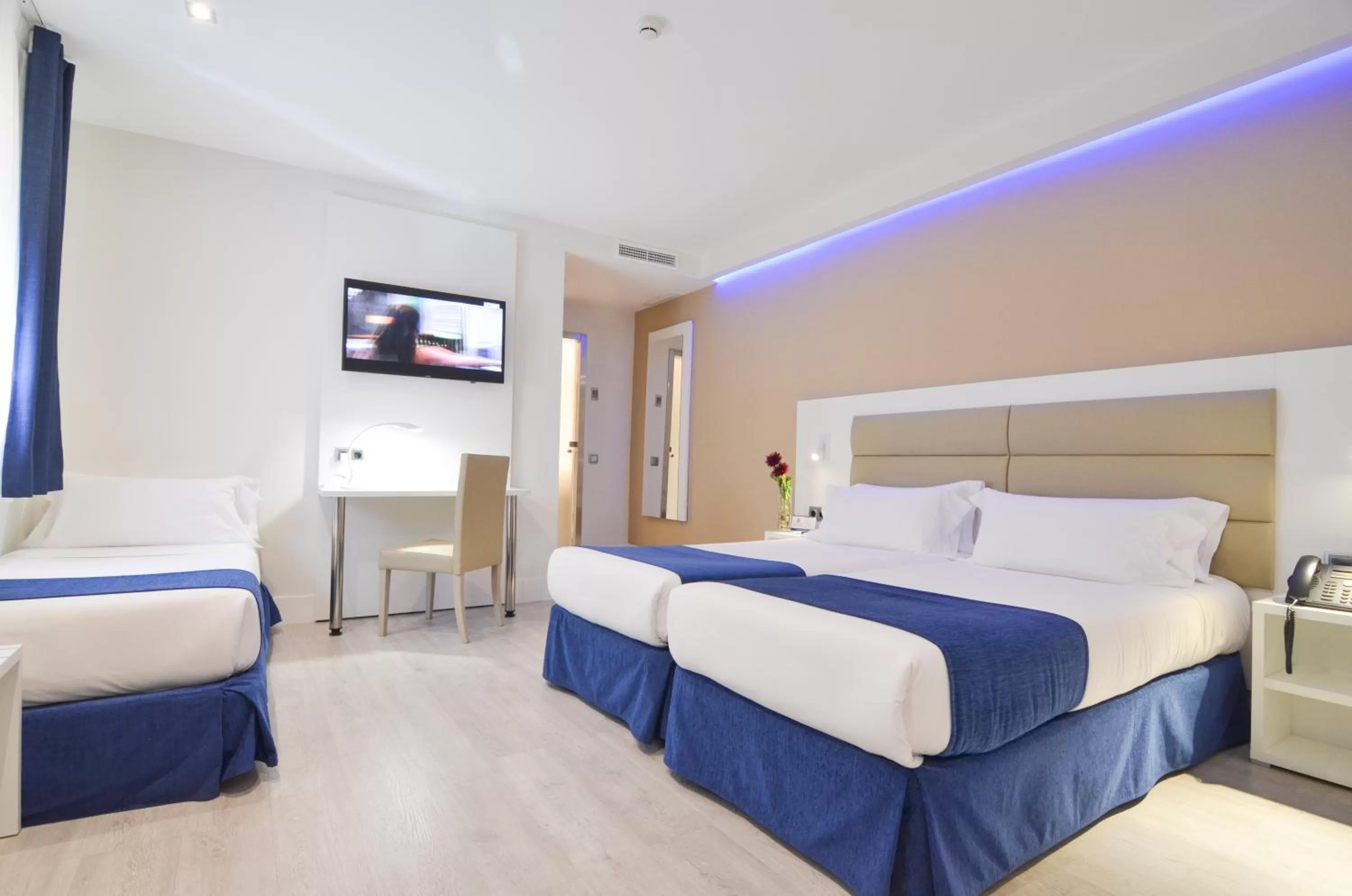 Photo of the whole room, Bed in Hotel Miau