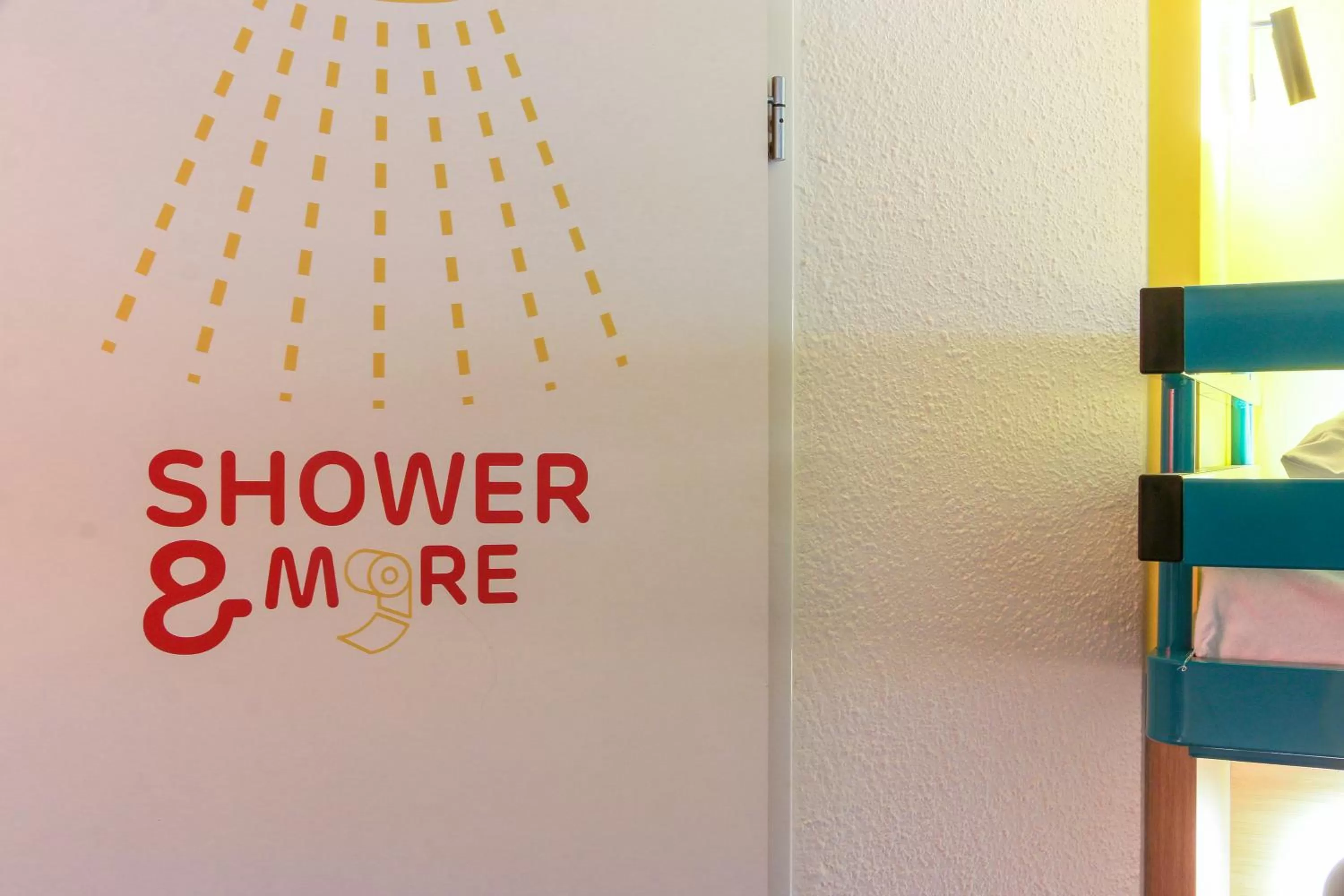 Bathroom in Première Classe Aéroport Marseille