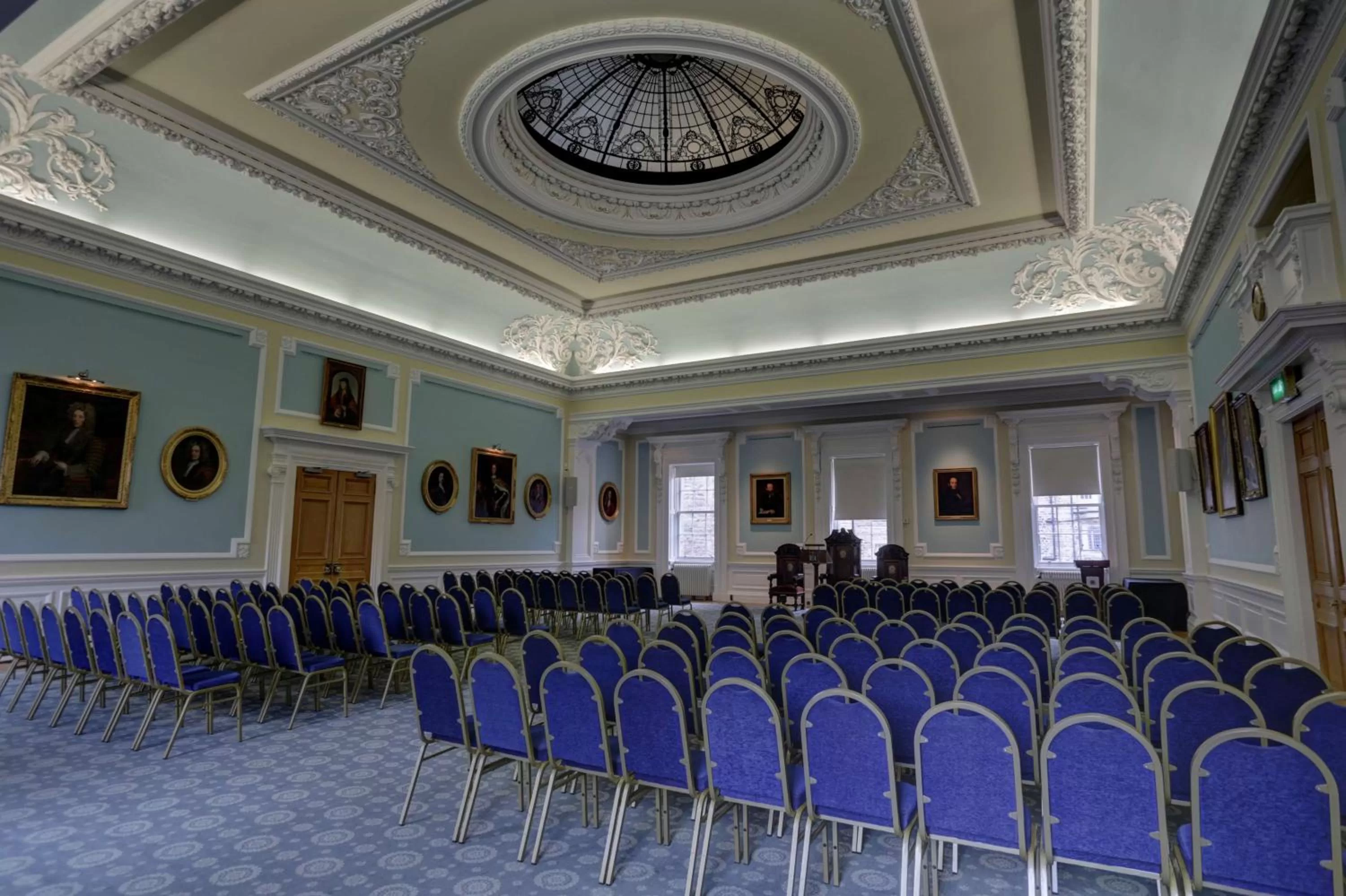 On site in Ten Hill Place