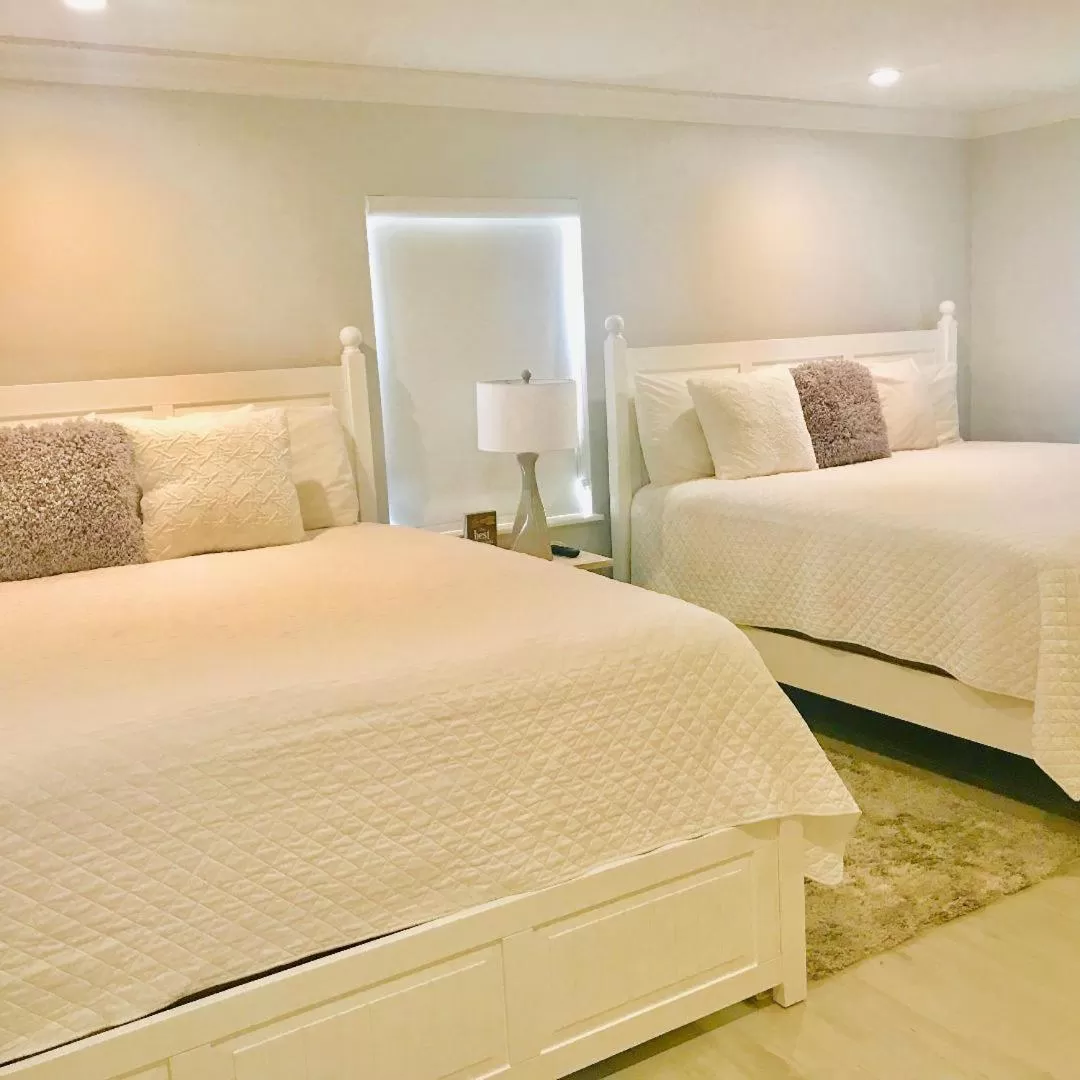 Bed in Sea Turtle Inn