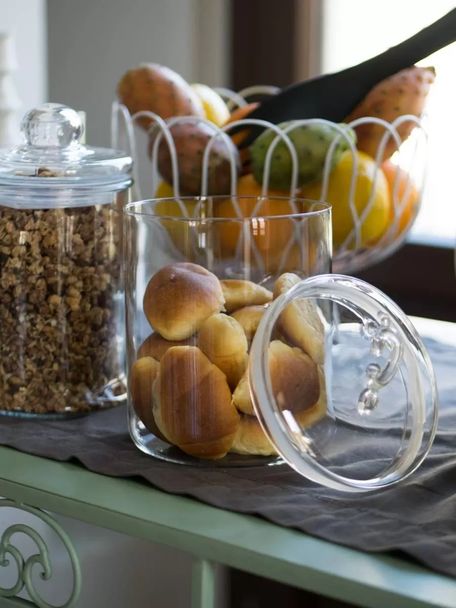 Communal lounge/ TV room in B&B Sciara Larmisi